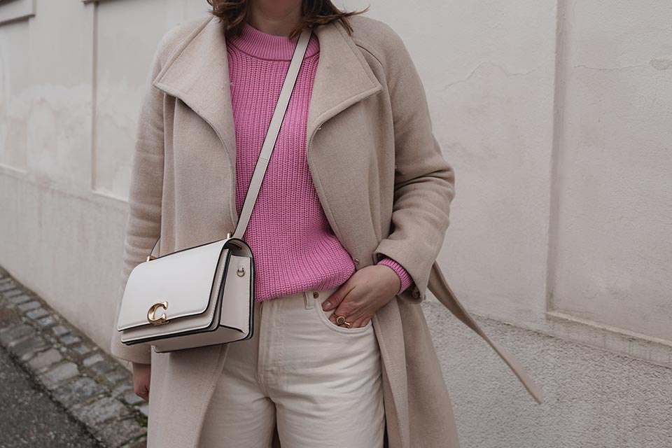 beige winter coat mango pink sweater flared jeans off white coach bag casual outfit blog fashion