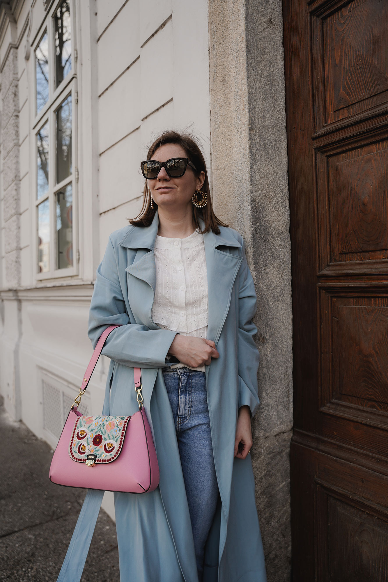 Zoe Lu Trenchcoat, Jeans, Sezane Blouse, Streetstyle Blog Outfit spring