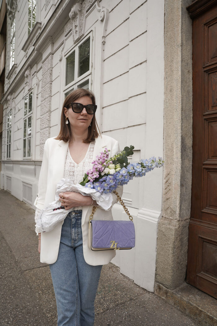 casual outfit, white blazer, jeans, little miss, zoe lu