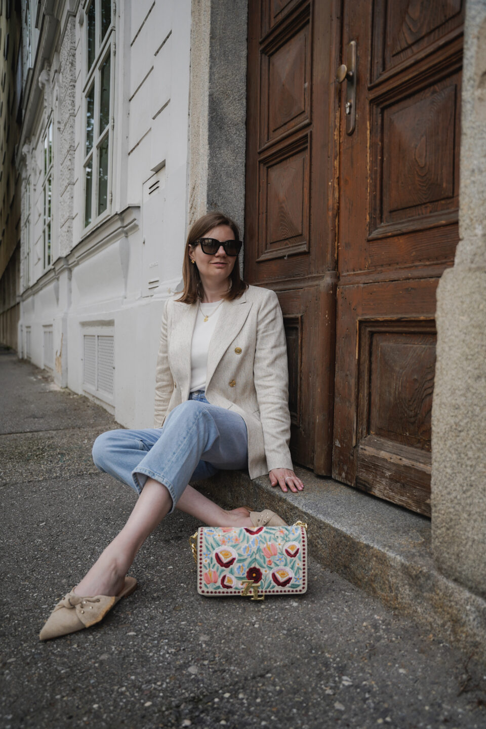 Oversized blazer jeans spring outfit Minimal neutral Style