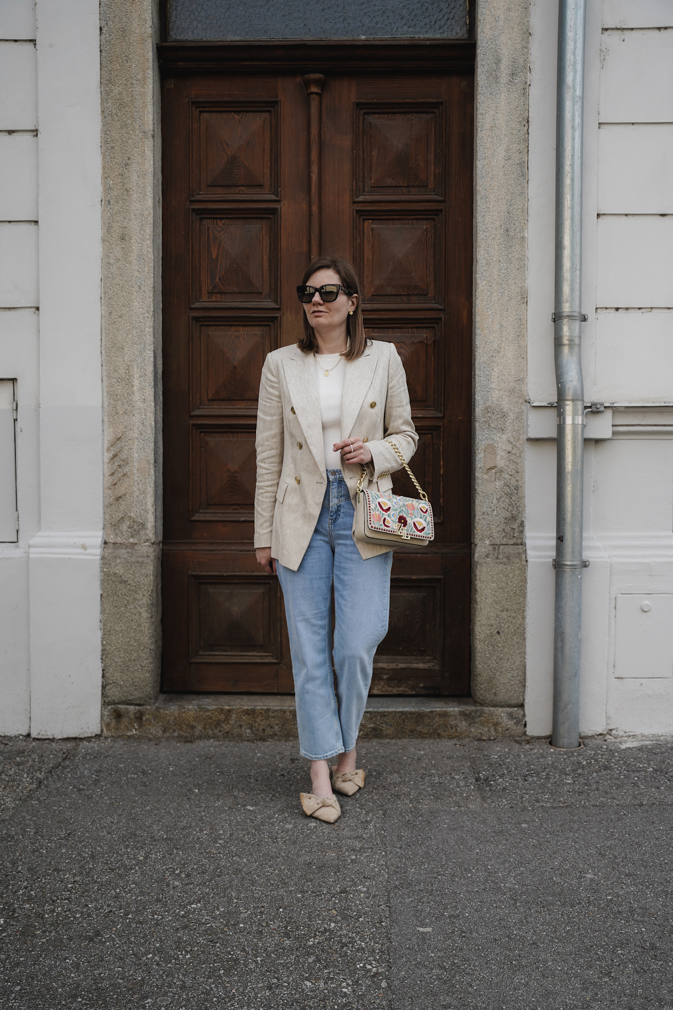 Oversized blazer jeans spring outfit Minimal neutral Style