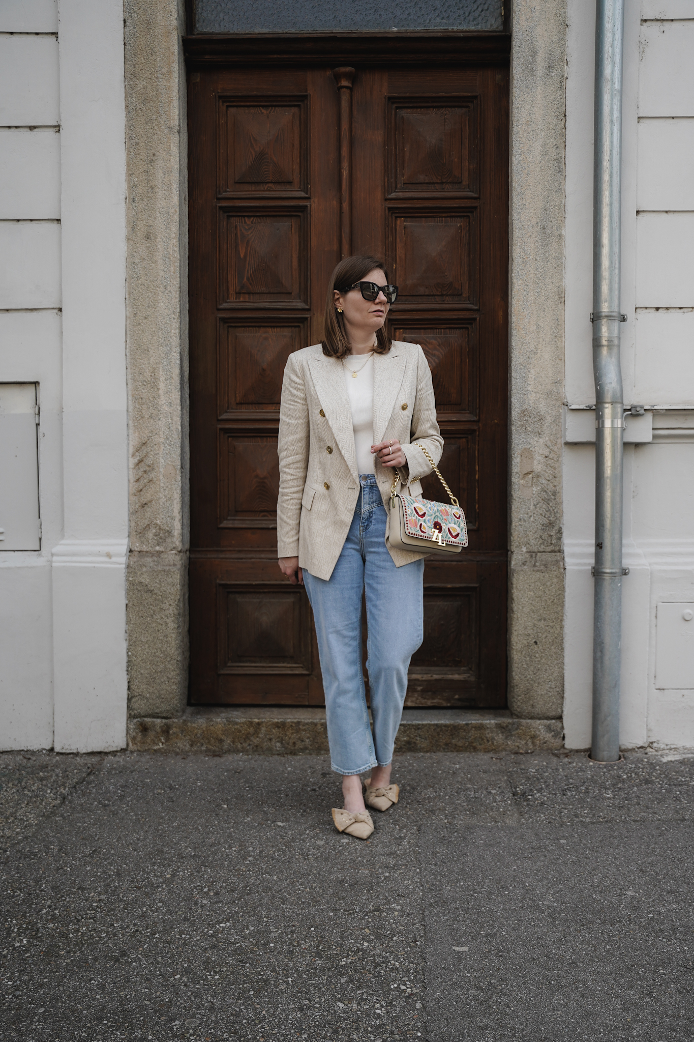 Oversized blazer jeans spring outfit Minimal neutral Style