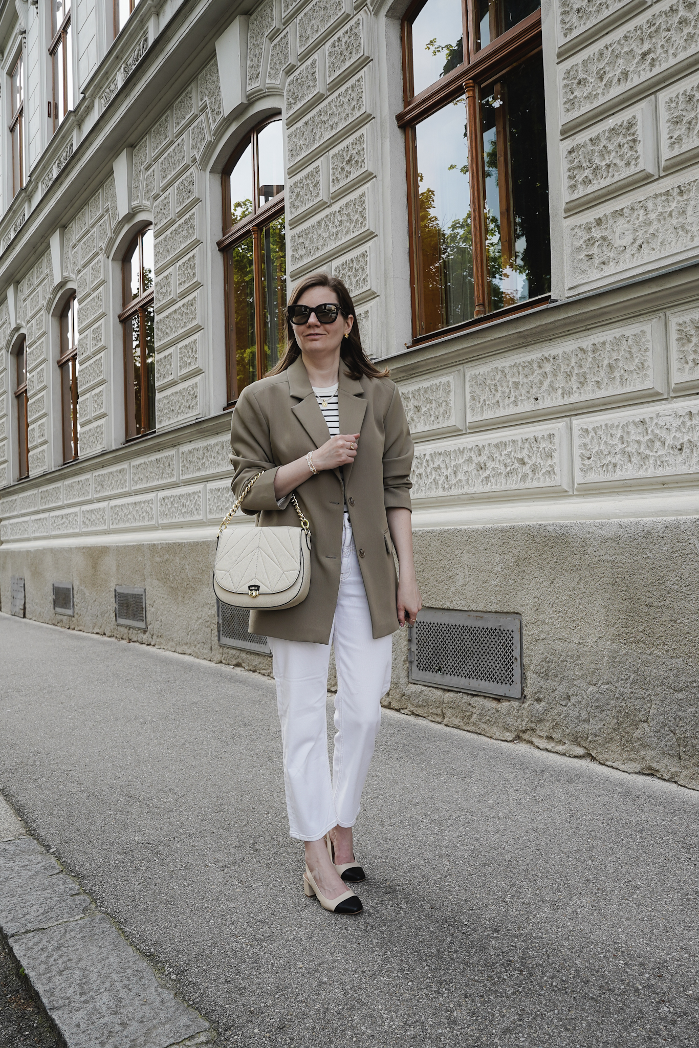 Oversized blazer jeans spring outfit Minimal neutral Style