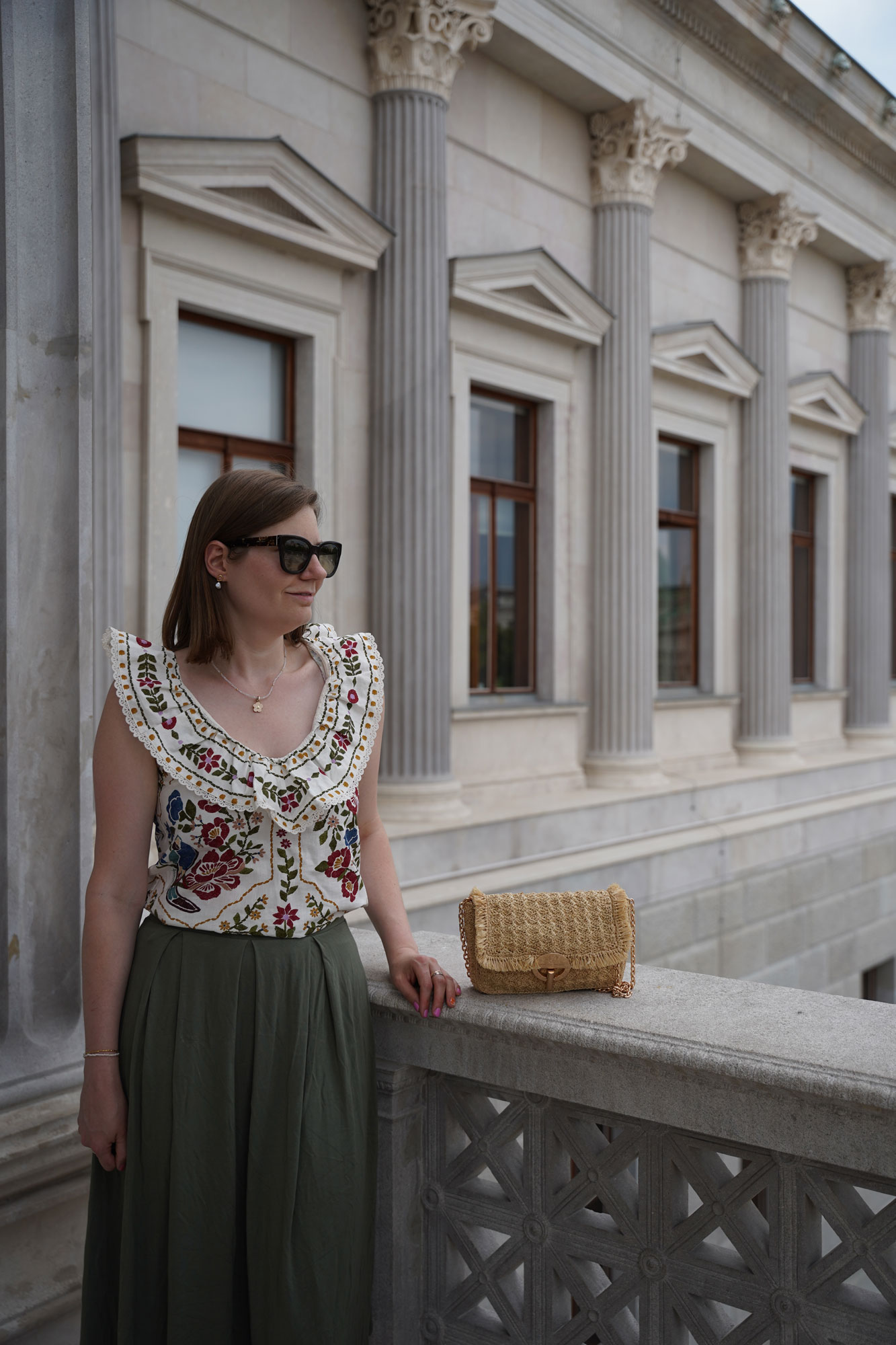 Sezane Farm Rio Bluse, Midi Rock oliv, Vienna, city, Outfit, Sommer, summer Blog