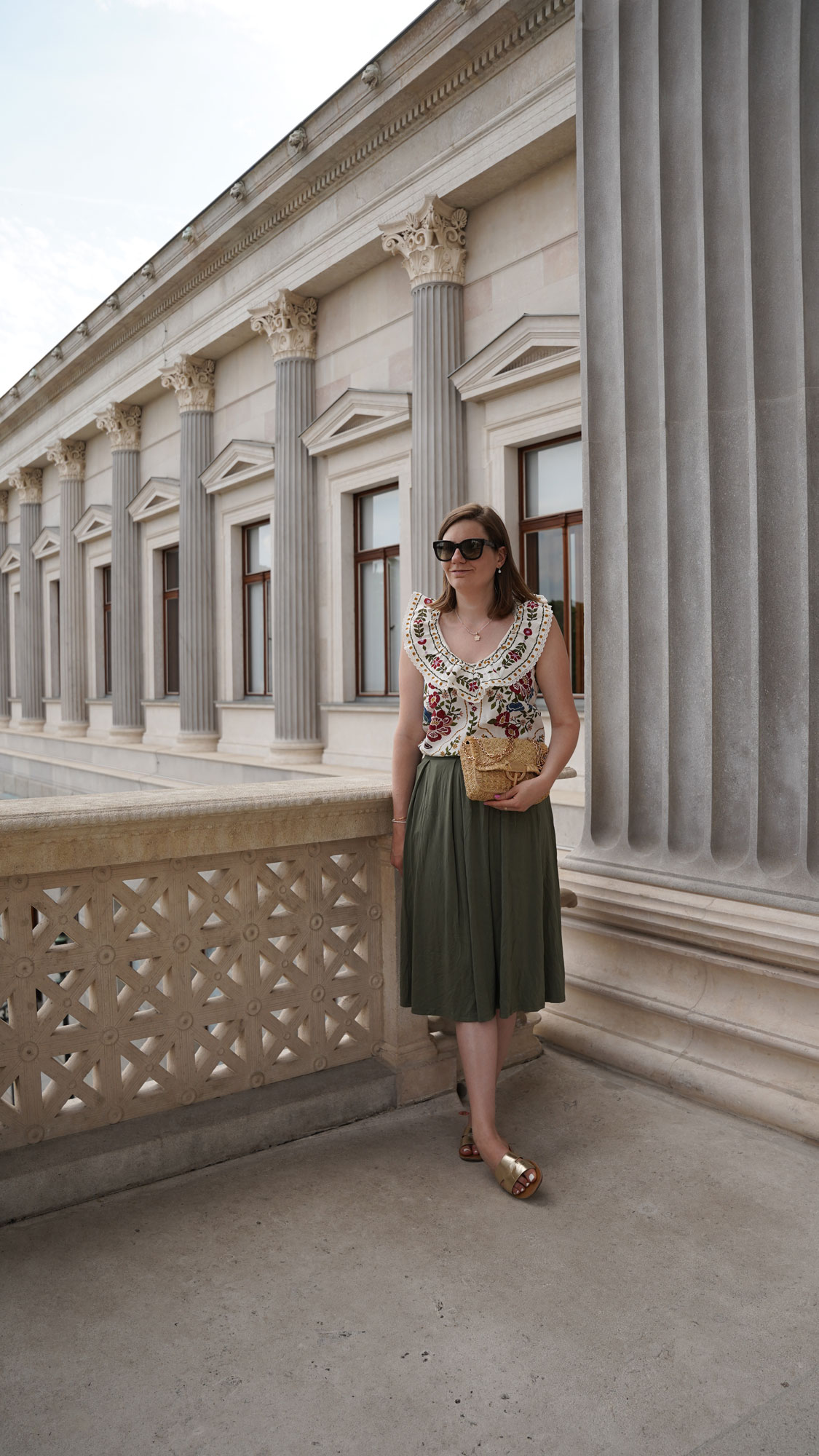 Sezane Farm Rio Bluse, Midi Rock oliv, Vienna, city, Outfit, Sommer, summer Blog