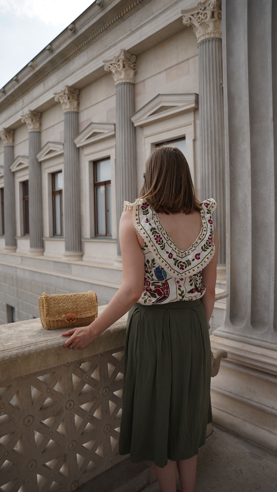 Sezane Farm Rio Bluse, Midi Rock oliv, Vienna, city, Outfit, Sommer, summer Blog