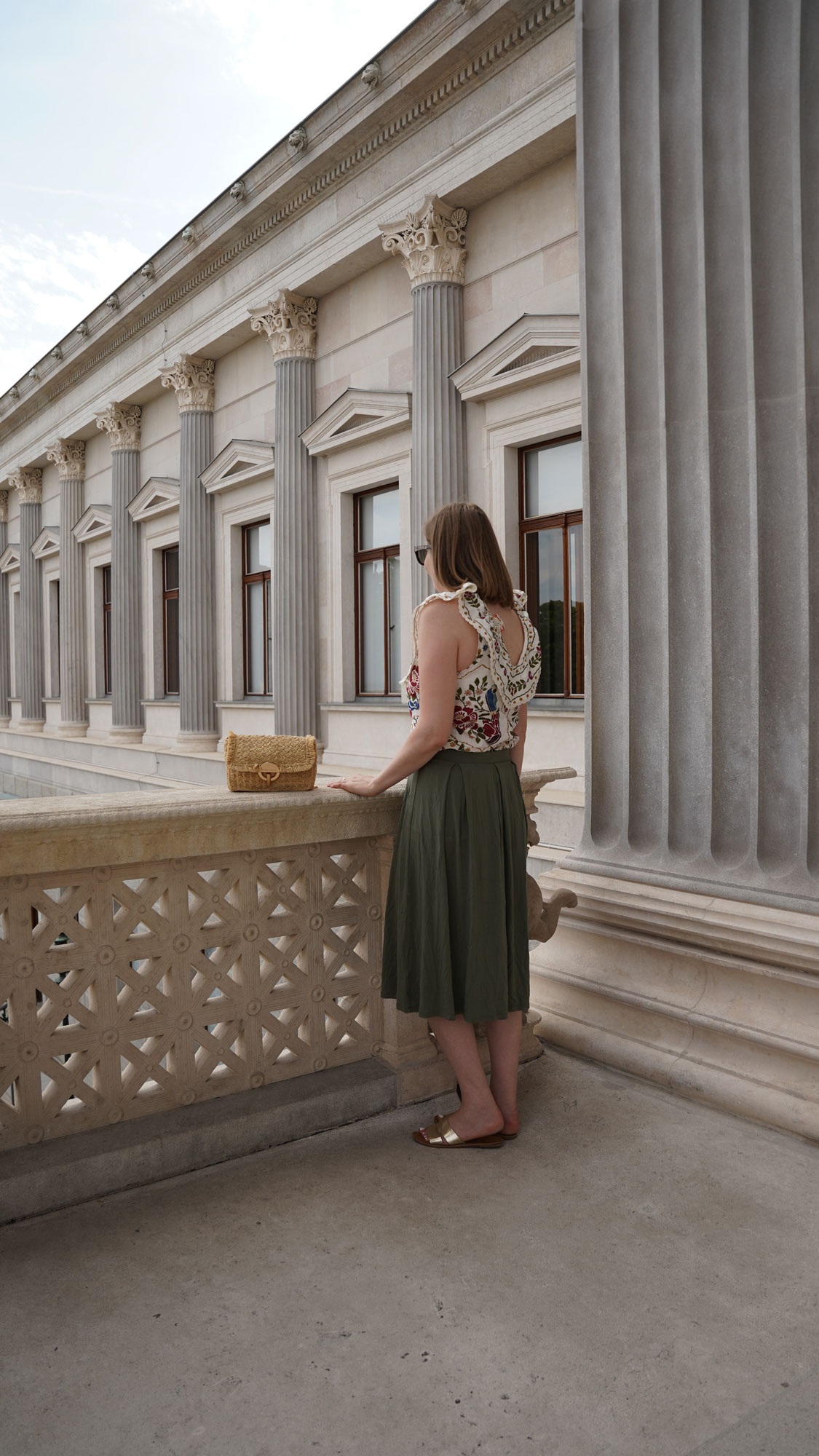 Sezane Farm Rio Bluse, Midi Rock oliv, Vienna, city, Outfit, Sommer, summer Blog