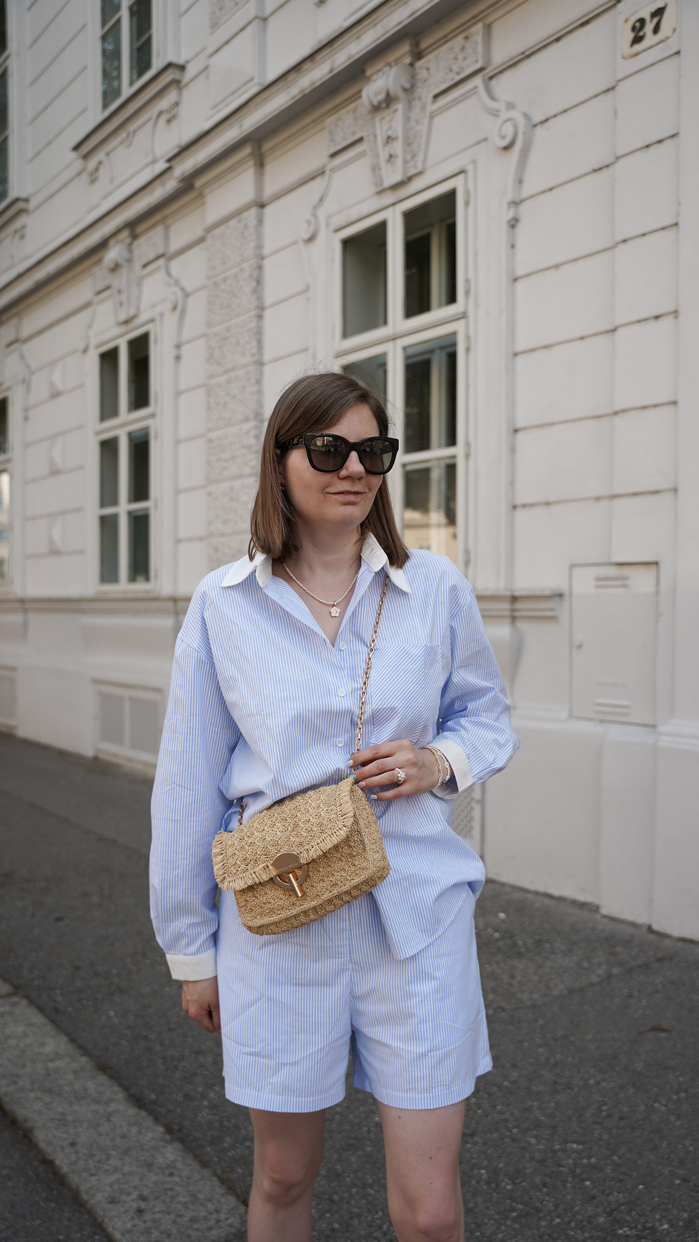 Zweiteiler sommer outfit rattan bag