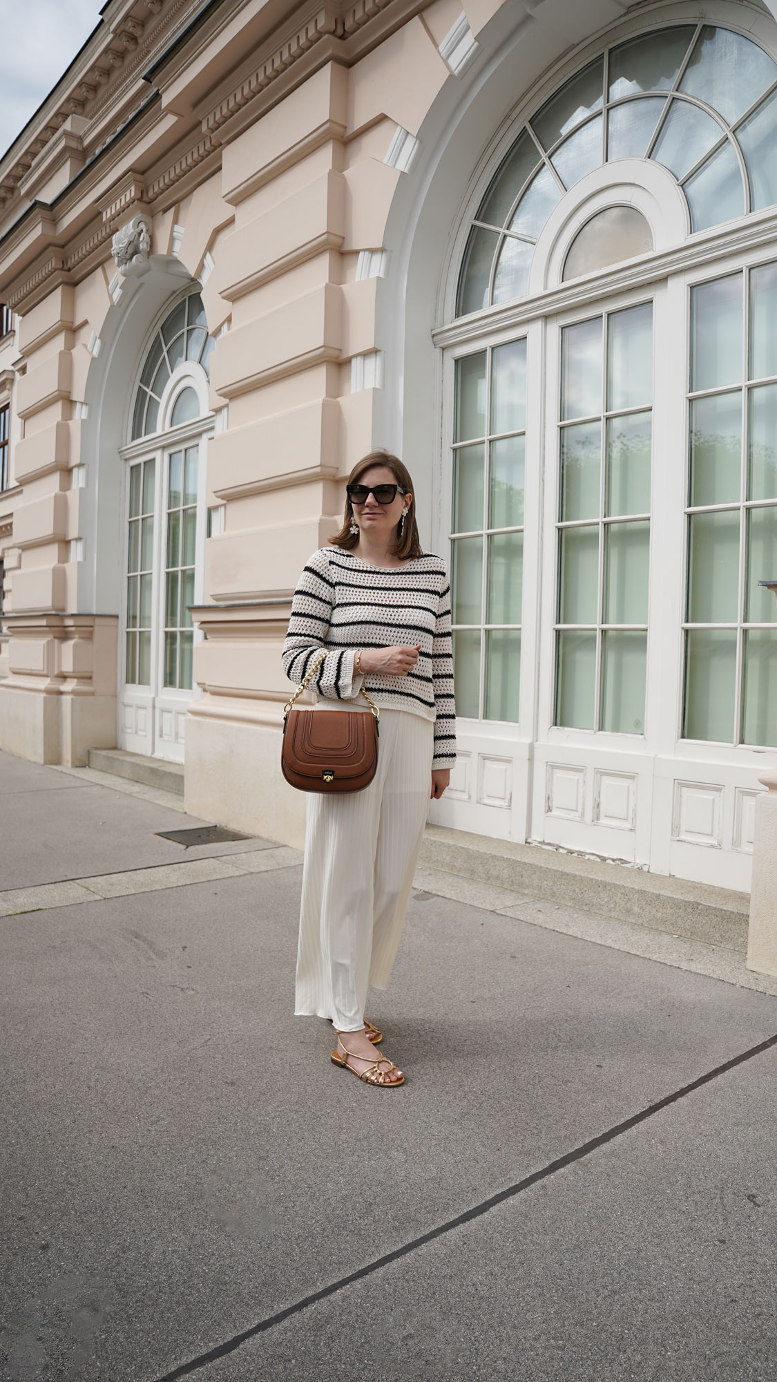 gestreifter Häkel Strick Pullover Mango, Flared Pants Sommer Outfit summer vienna sezane gold sandalen