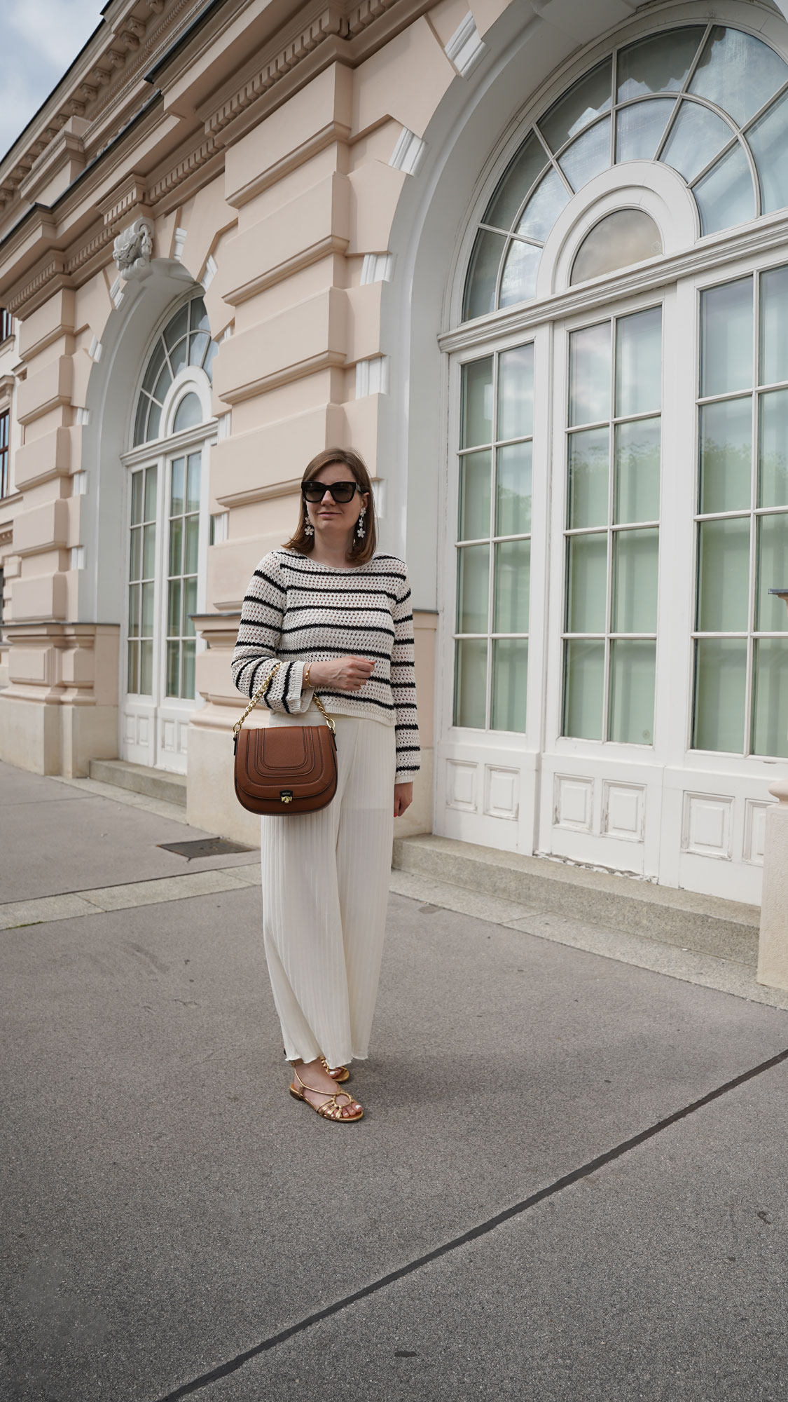 gestreifter Häkel Strick Pullover Mango, Flared Pants Sommer Outfit summer vienna sezane gold sandalen