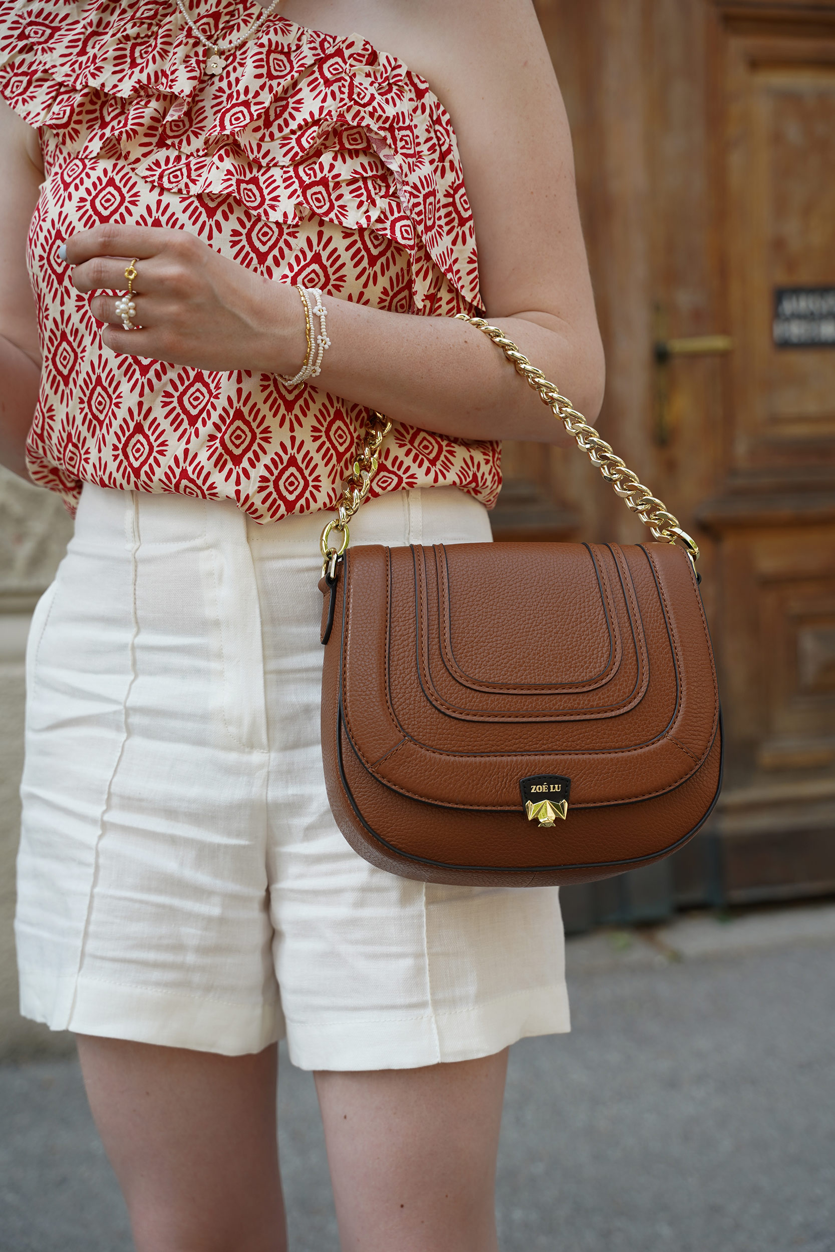 one shoulder top, linen shorts, summer outfit, zoe lu best buddy cognac