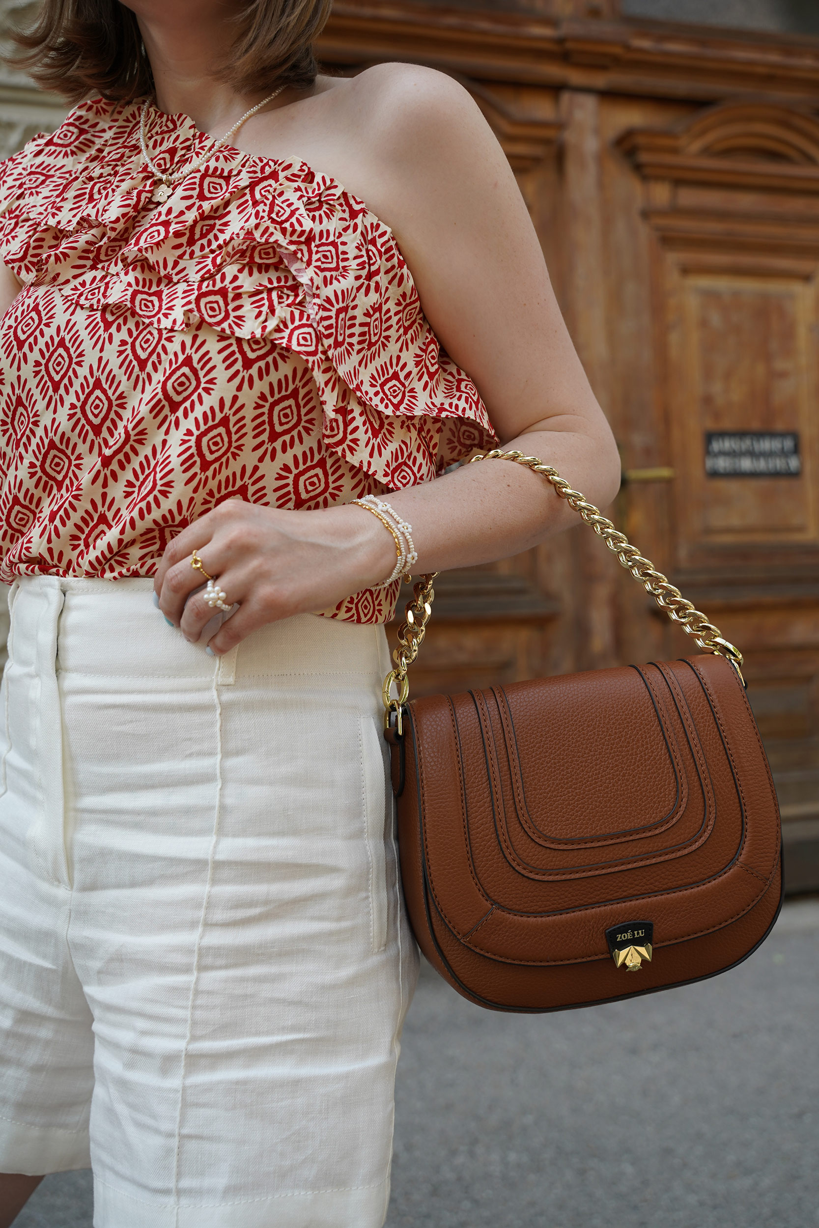 one shoulder top, linen shorts, summer outfit, zoe lu best buddy cognac