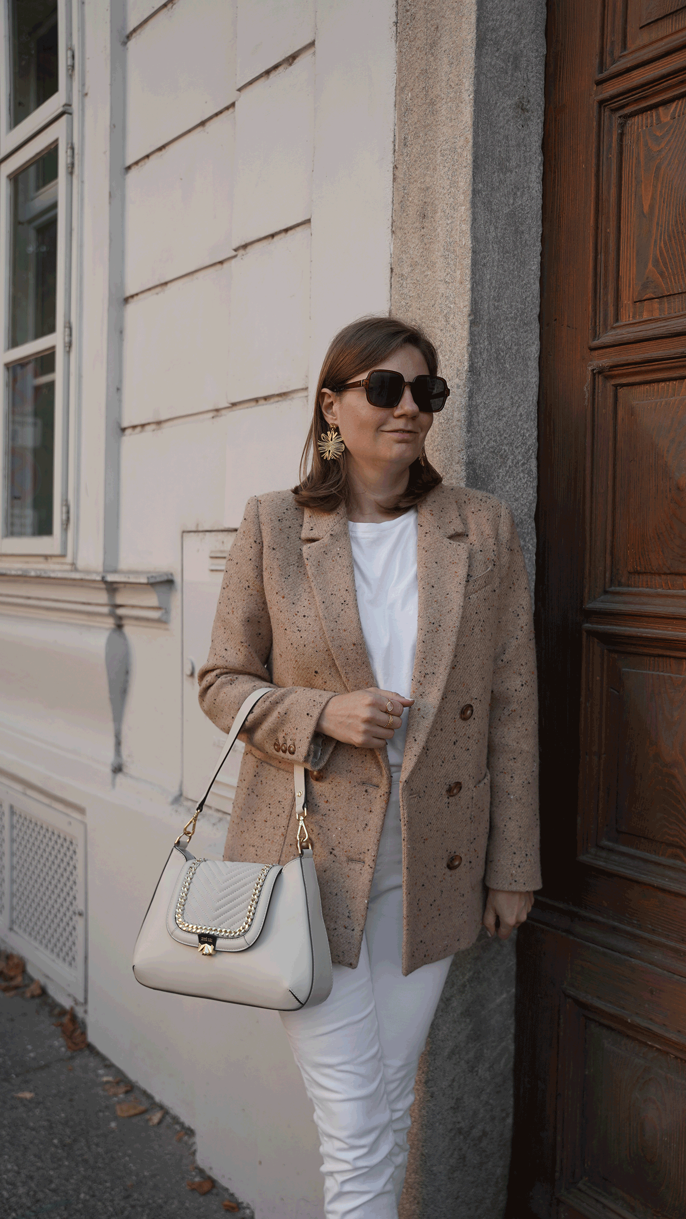 Sezane Blazer, white skinny jeans, chanel dupes, autumn outfit