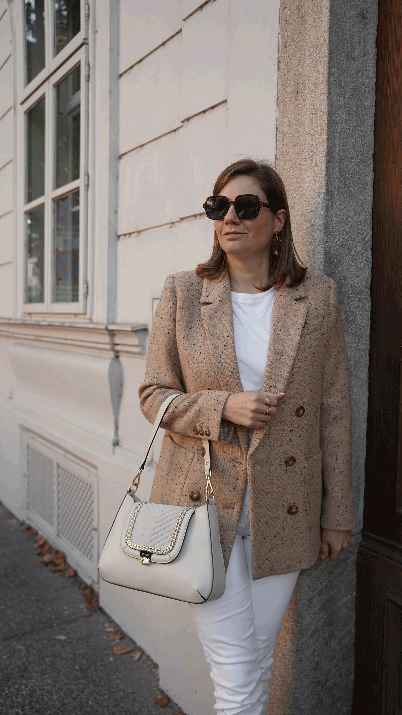 Sezane Blazer, white skinny jeans, chanel dupes, autumn outfit