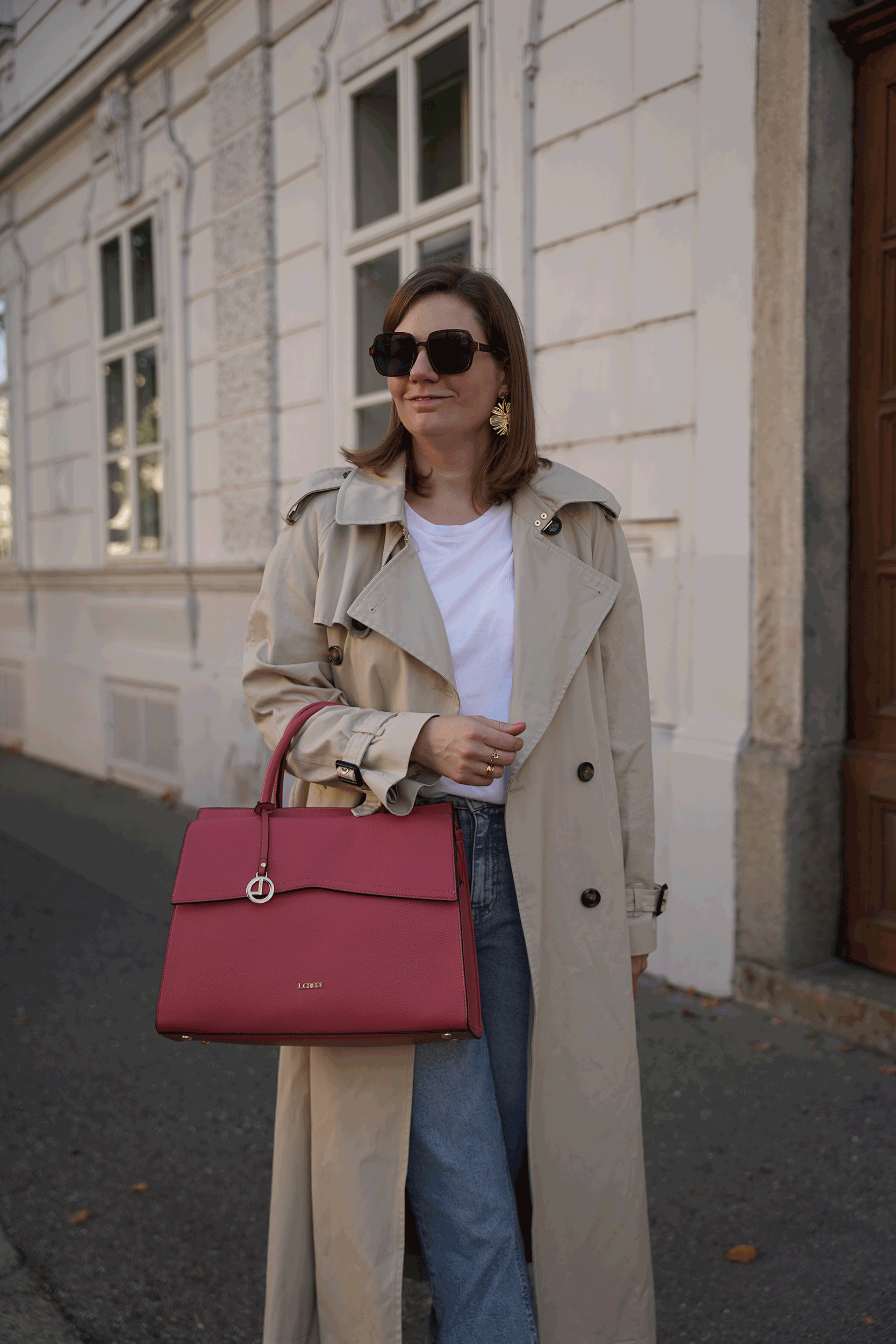 Trenchcoat, Jeans, T-Shirt, pink bag, L.credi, autumn fastion