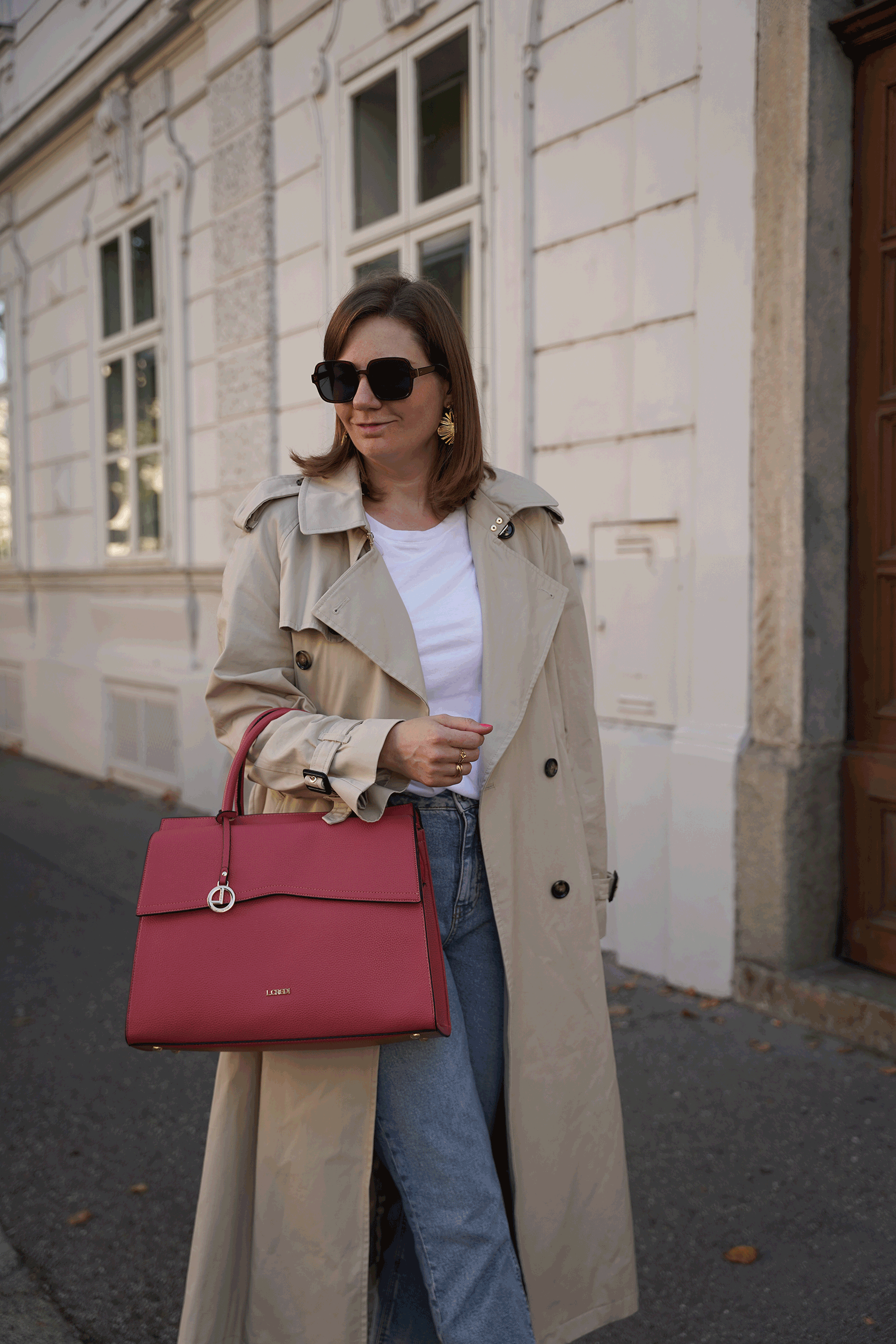 Trenchcoat, Jeans, T-Shirt, pink bag, L.credi, autumn fastion