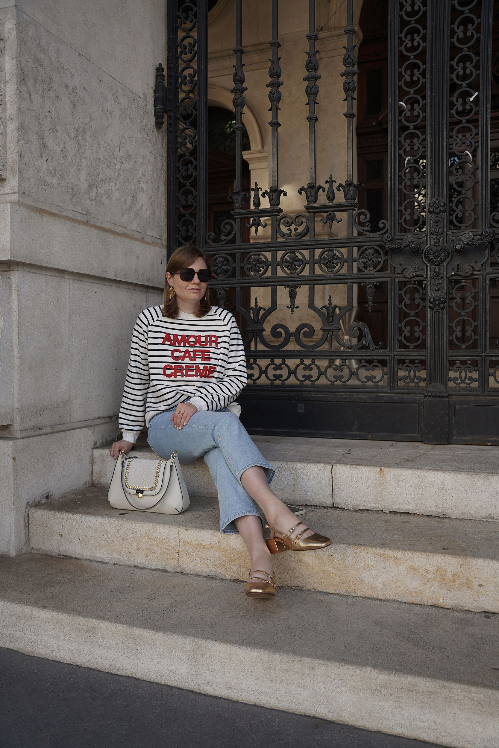 Sezane Sweatshirt Jeans Outfit