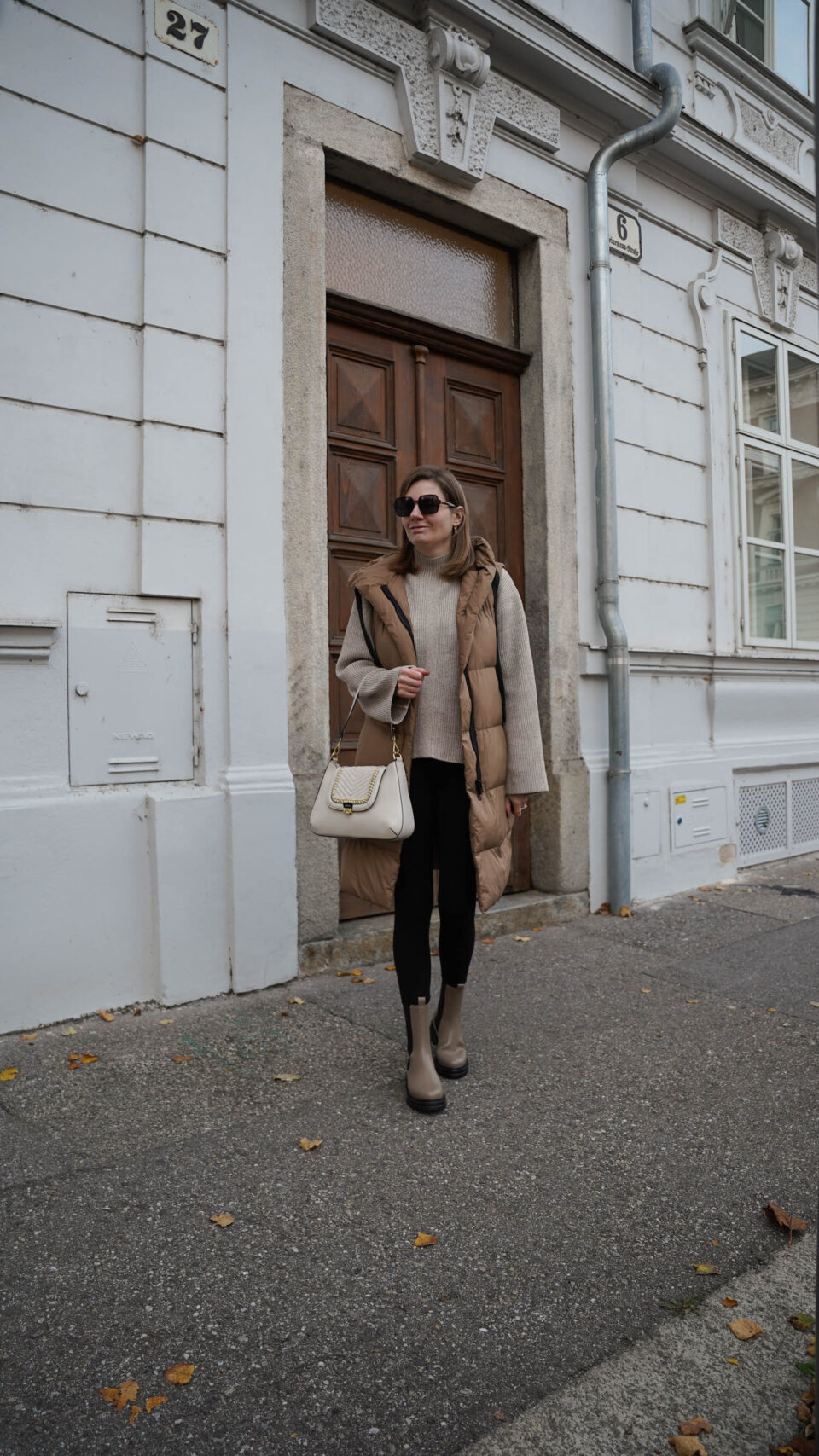 Puffer jacket, gilet, Daunenweste, leggings, Les lunes, sweater, chunky boots, Chelsea boots