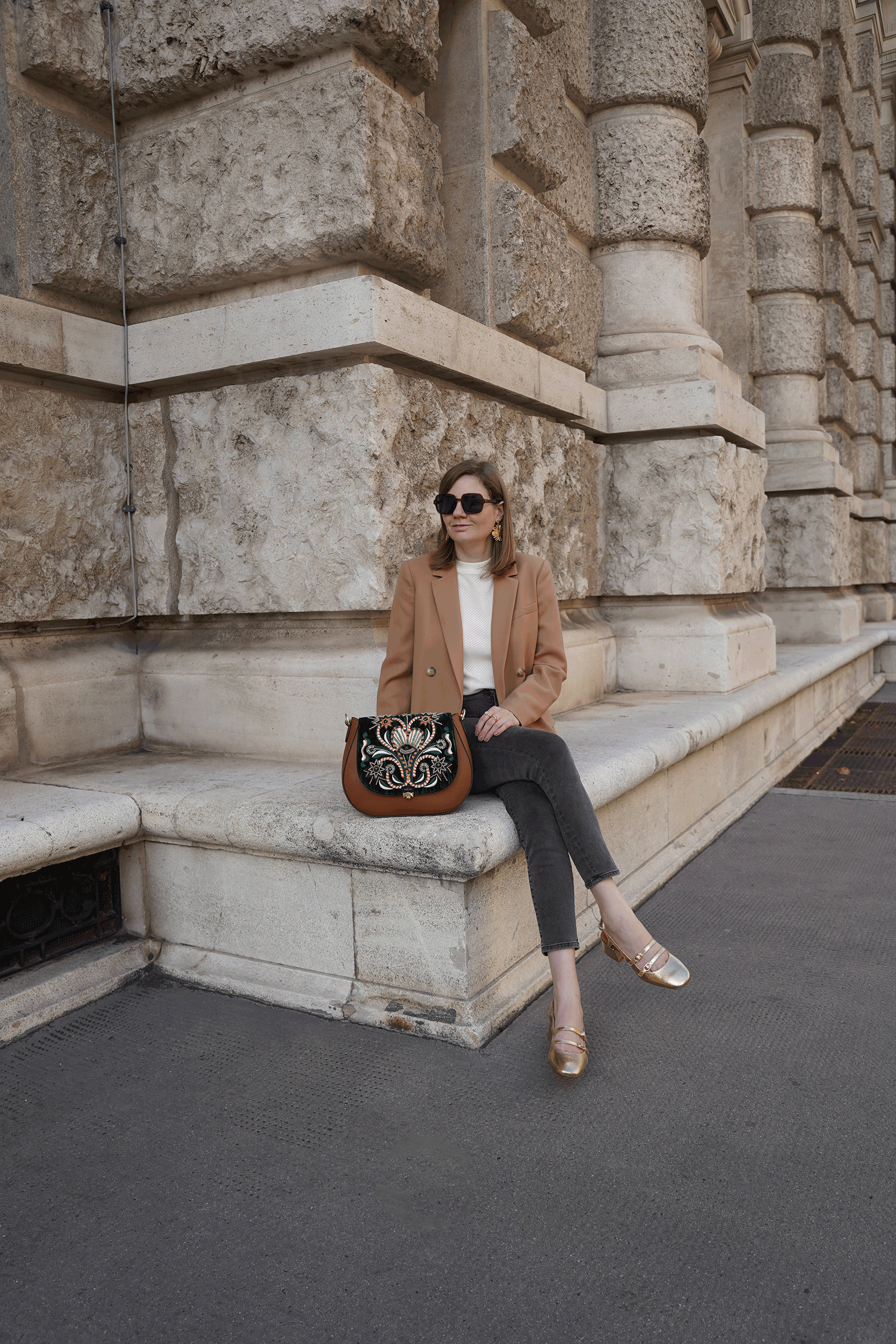 sezane blazer cognac outfit