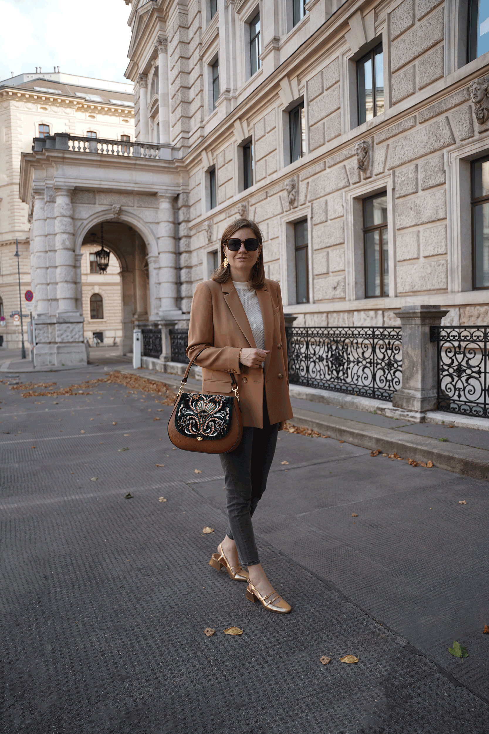 sezane blazer cognac outfit