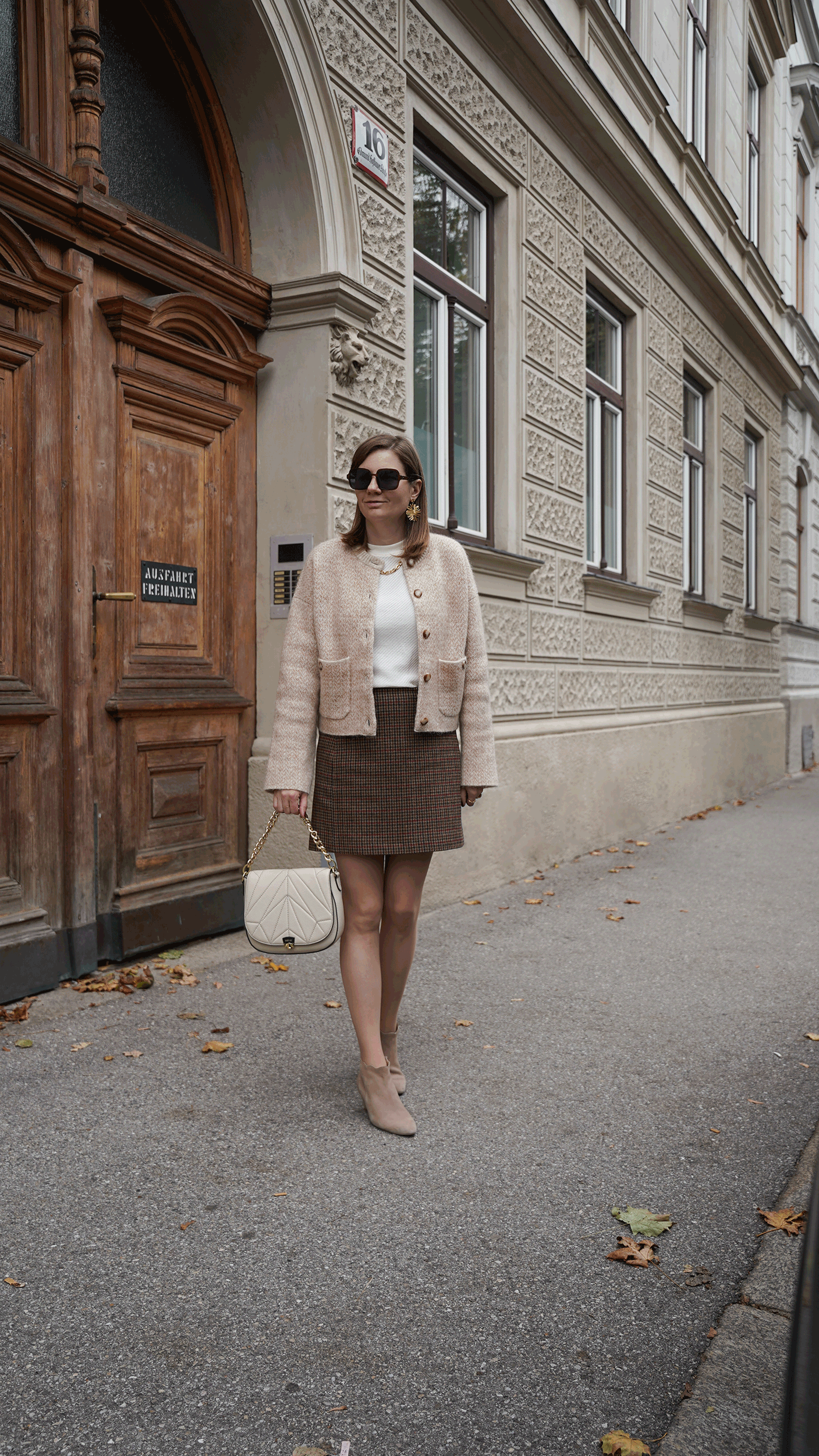sezane mini skirt autumn outfit