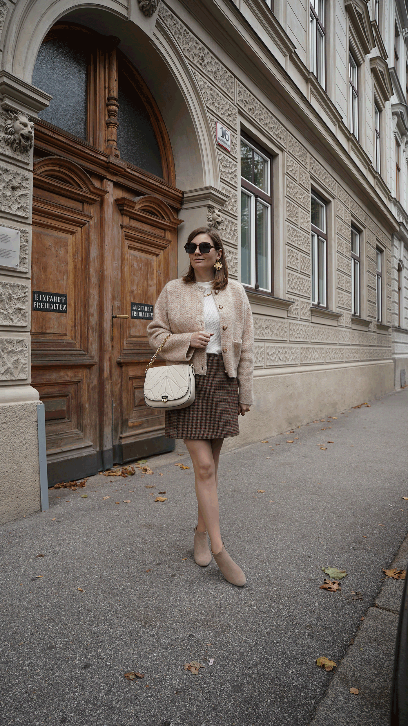 sezane mini skirt autumn outfit