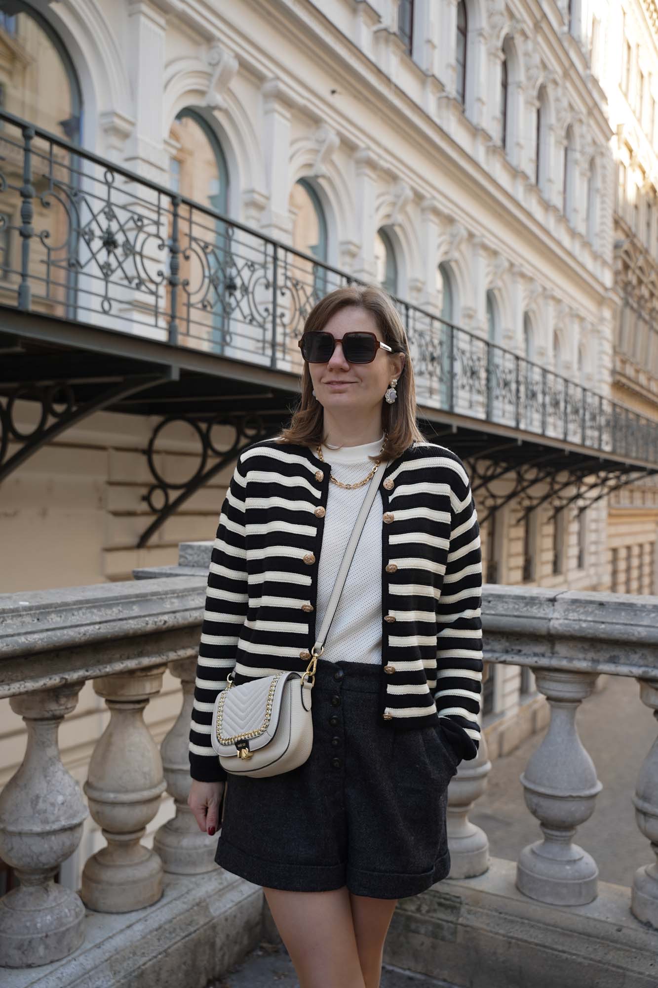 Striped cardigan outfit shorts sezane Bobbie’s knee high boots Vienna streetstyle 