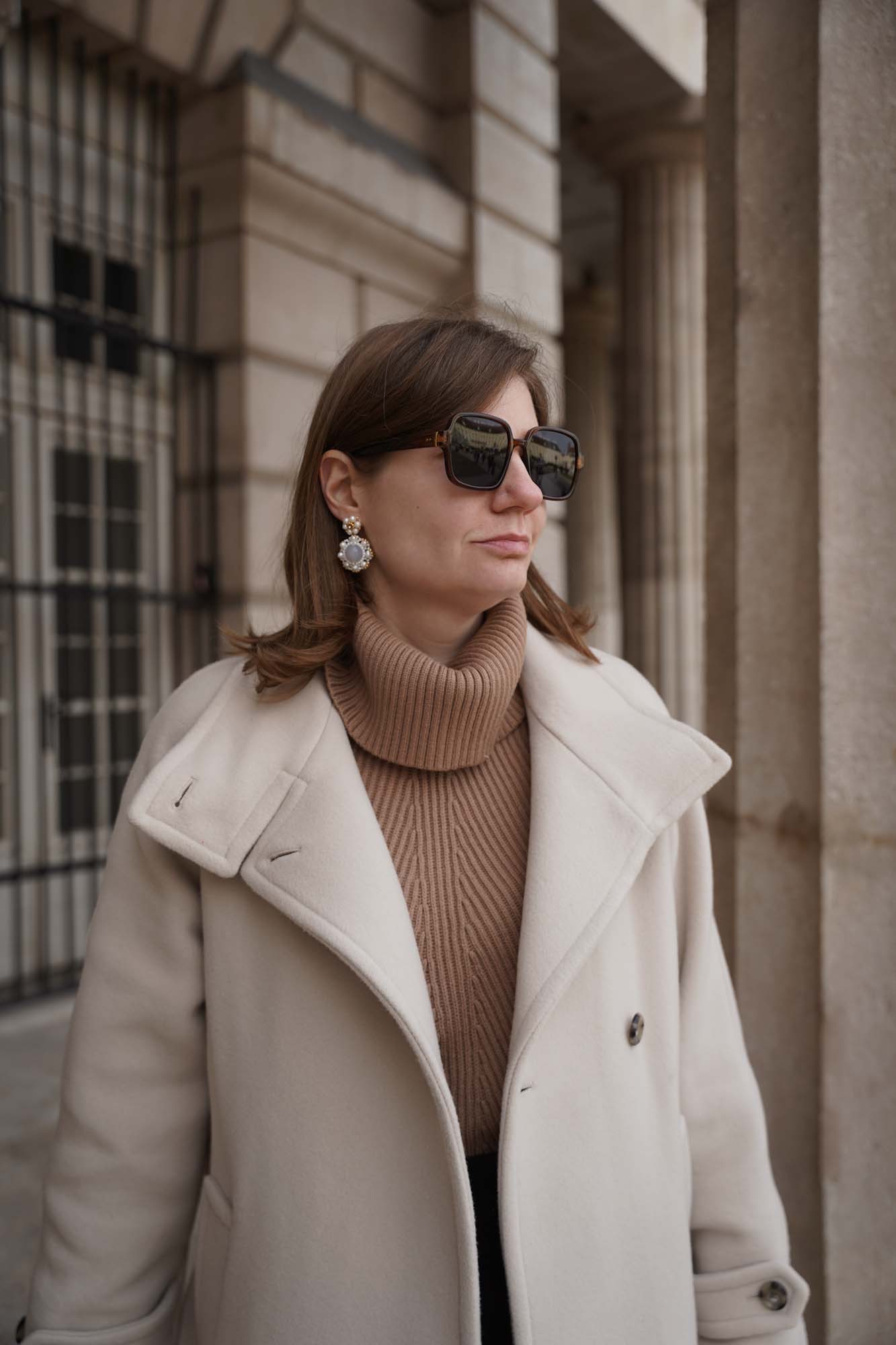 Maschalina pearl earrings, winter outfit, beige coat, mango coat, turtleneck sweater, casual chic outfit