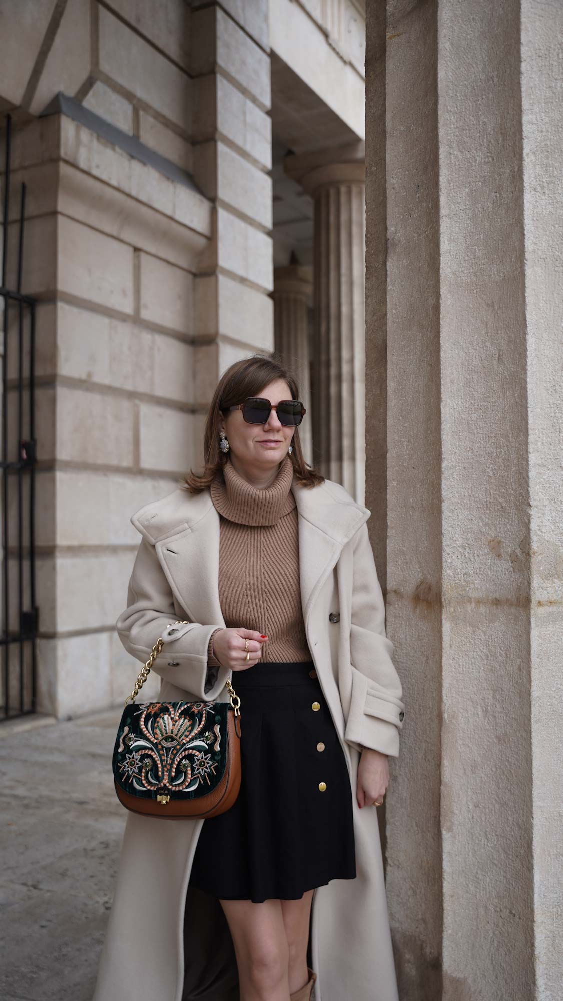 Maschalina pearl earrings, winter outfit, beige coat, mango coat, turtleneck sweater, casual chic outfit 