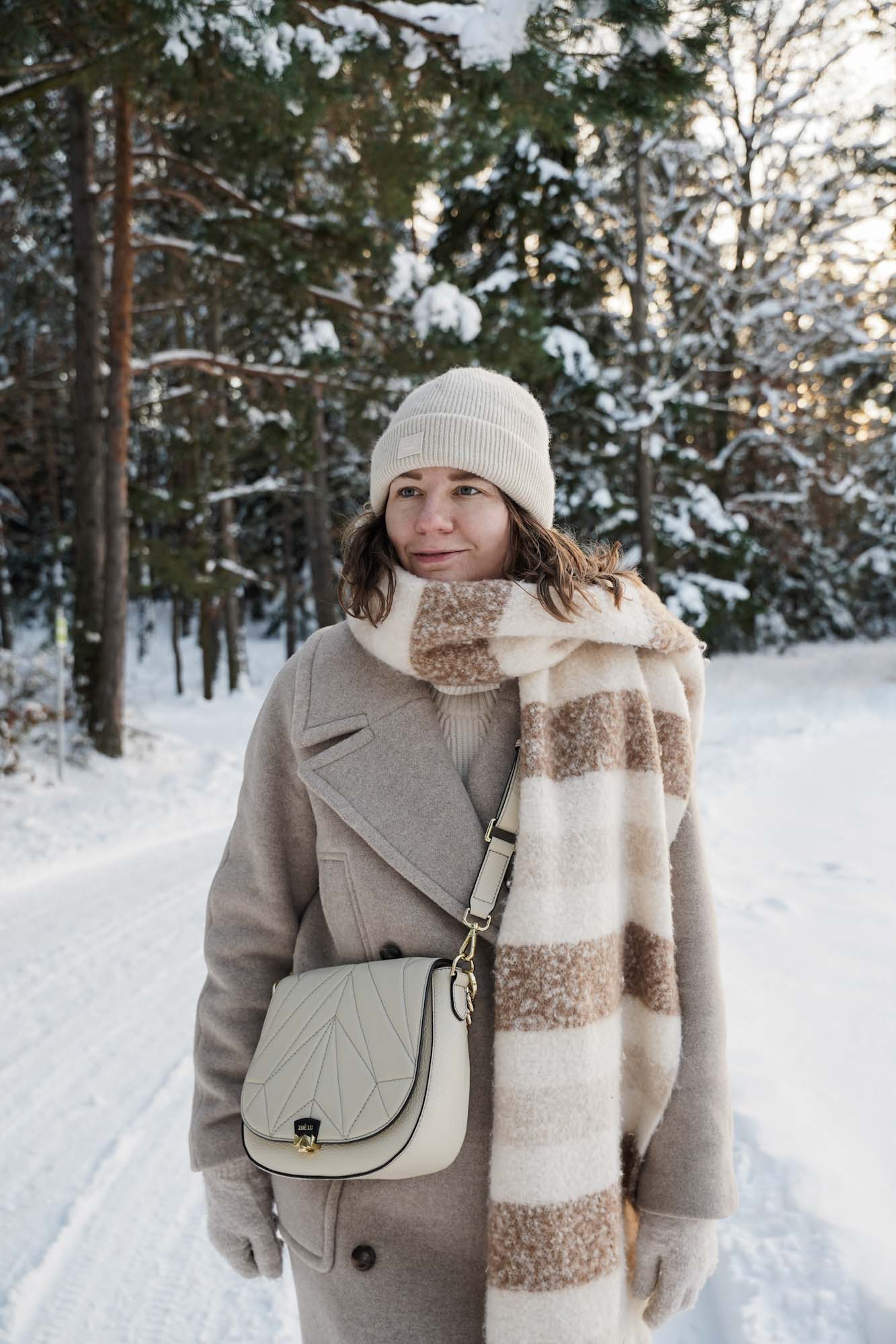 Sézane Winter Mantel, Tipps gesunde Haare im Winter Mütze tragen 