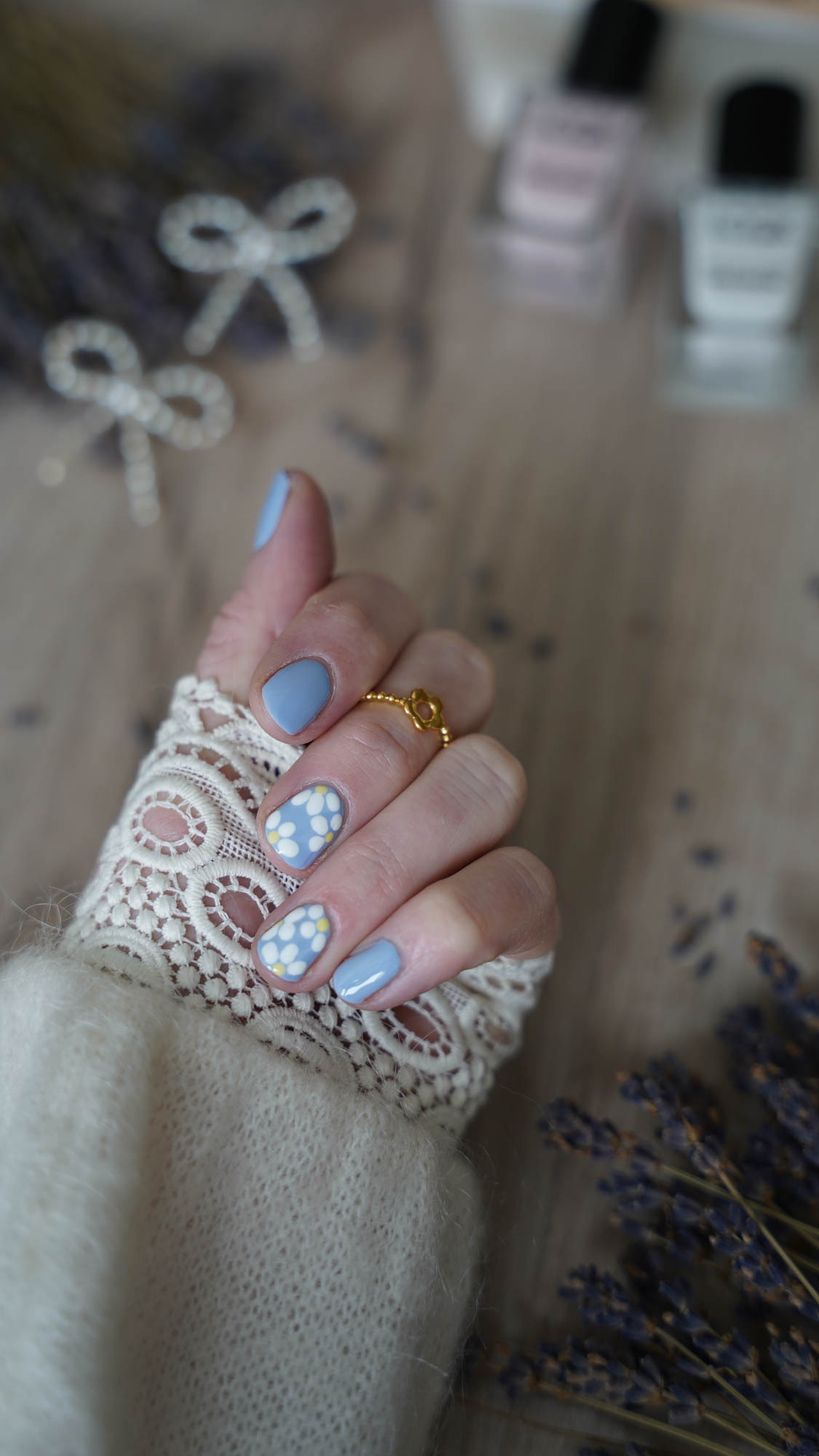 Floral nails, flower nails, blue nails, light blue nails