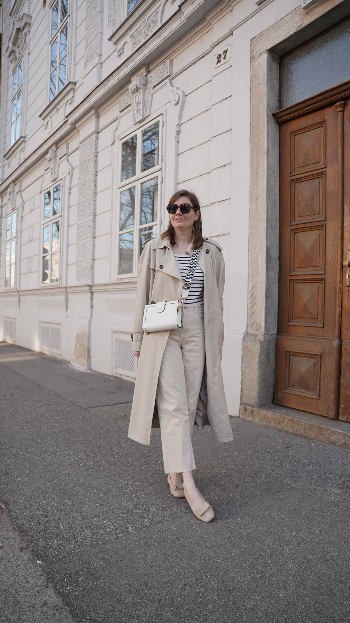 Beige Trenchcoat, s.oliver Streifenshirt, beige Jeans, straight Jeans, spring outfit