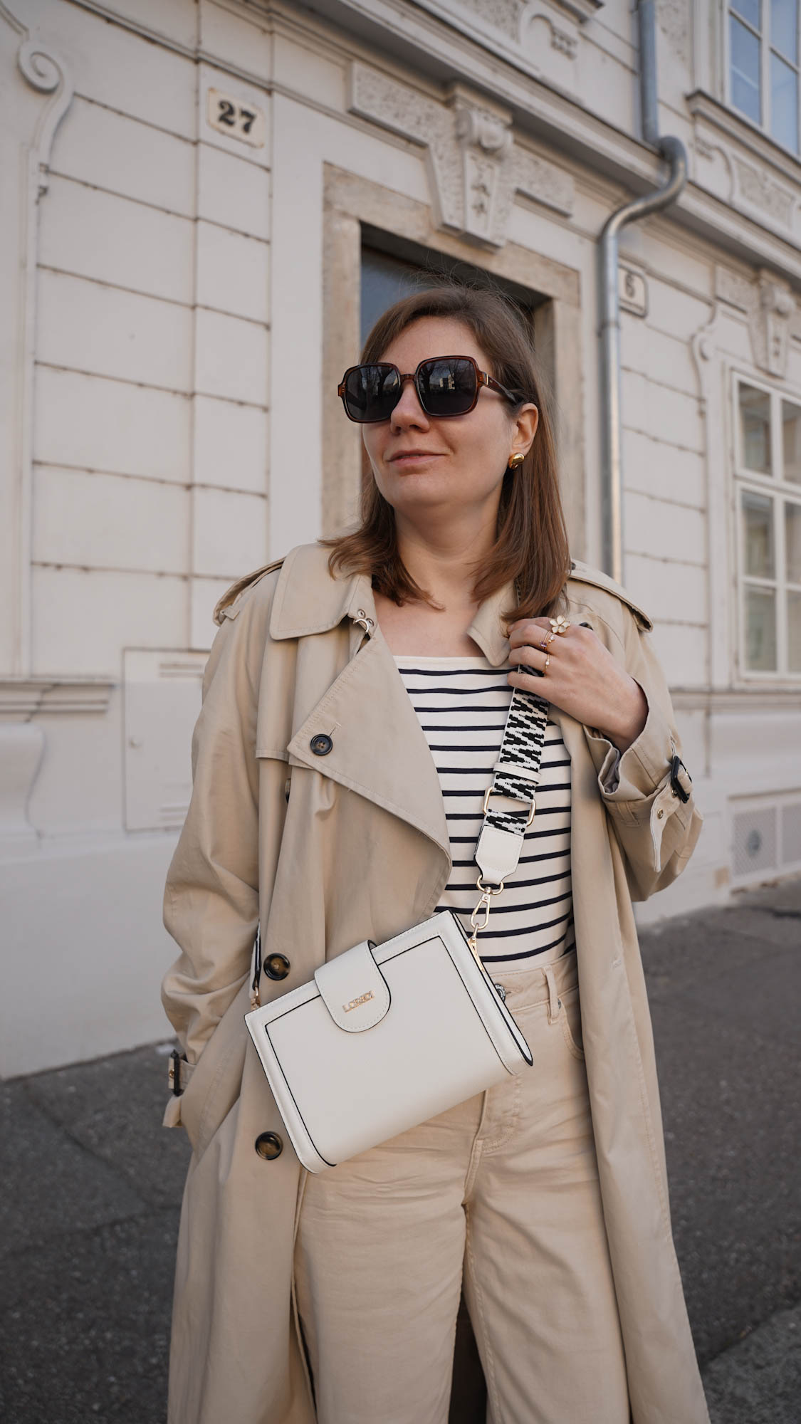 Beige Trenchcoat, s.oliver Streifenshirt, beige Jeans, straight Jeans, spring outfit