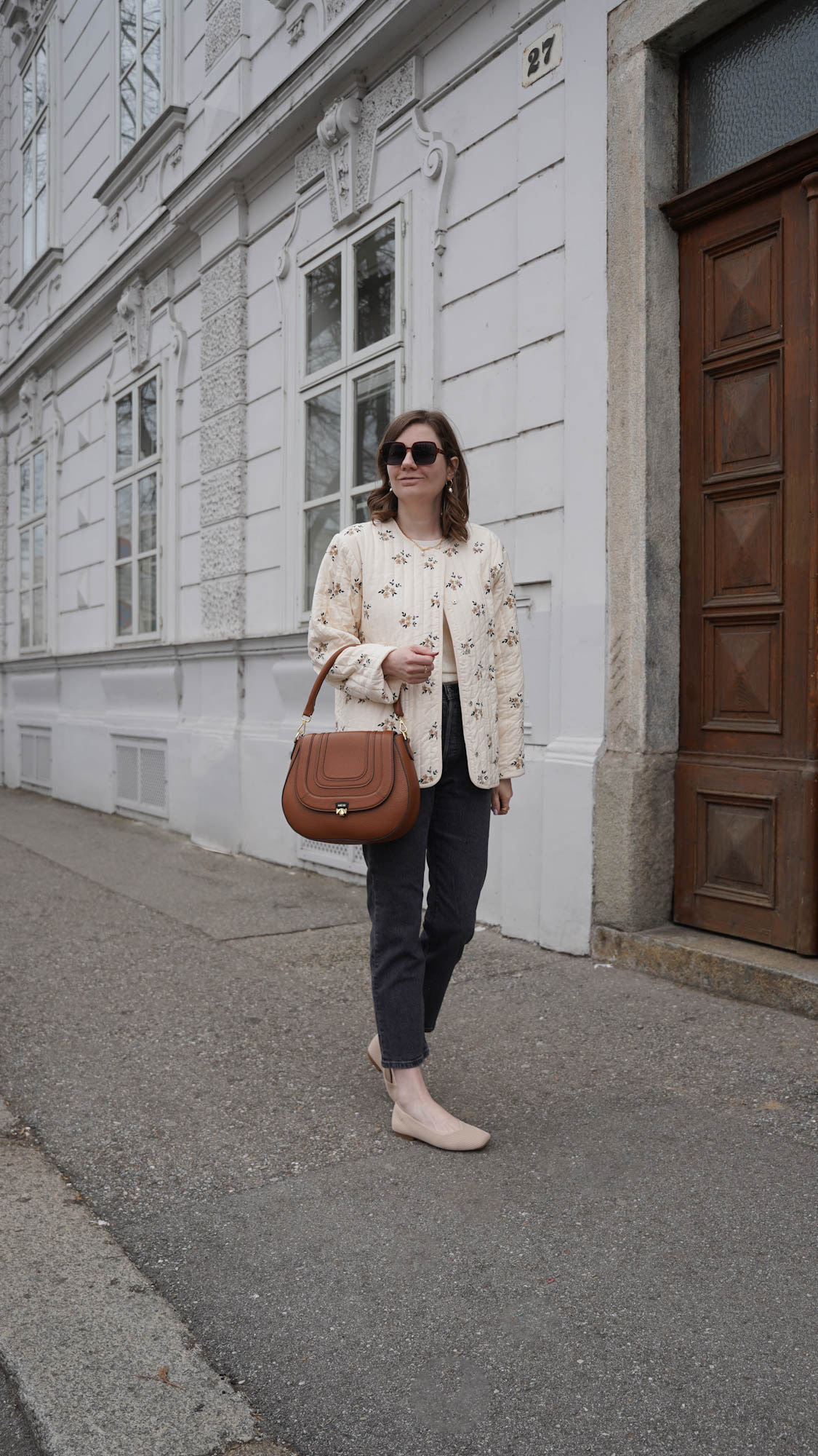 Levi’s jeans 501, sezane shirt, Parttwo jacket, vivaia ballerinas, Zoe lu best Buddy bag, spring, outfit, neutral, casual, chic, classy, spring outfit, Frühling, Modetrends 2024