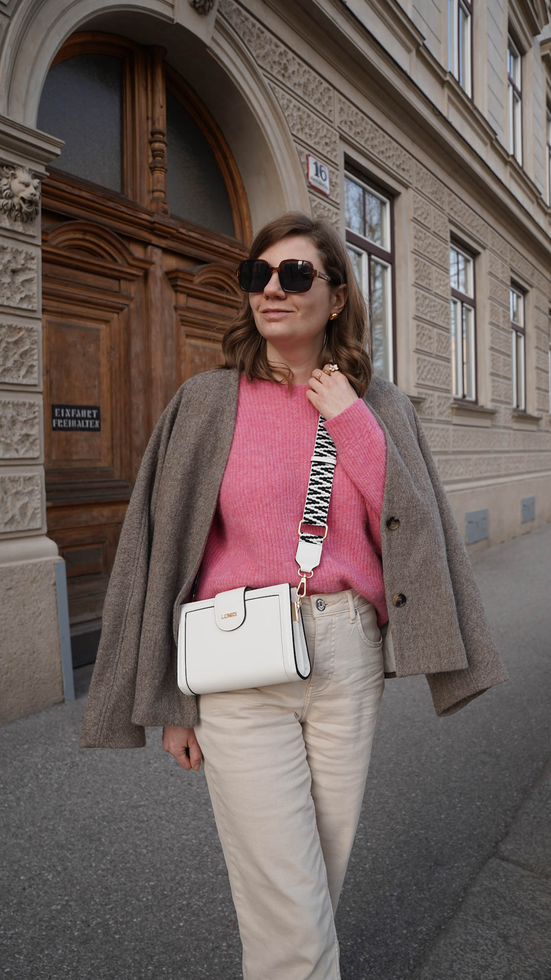 Sezane, Pullover, sweater, knitwear, pink, beige jeans, straight jeans, ballerinas, white bag, casual, streetstyle, blog