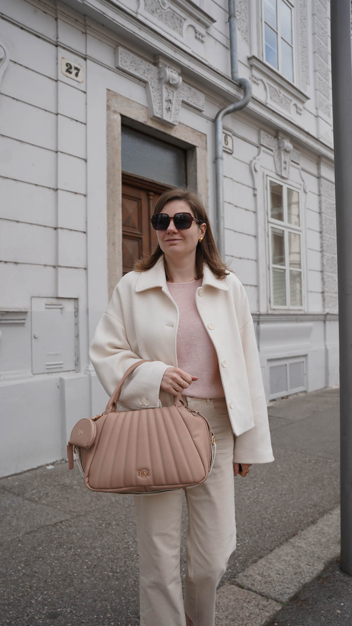 white Zara Jacket, weiße Zara Jacke, sezane gaspard light pink, knitwear, beige Jeans