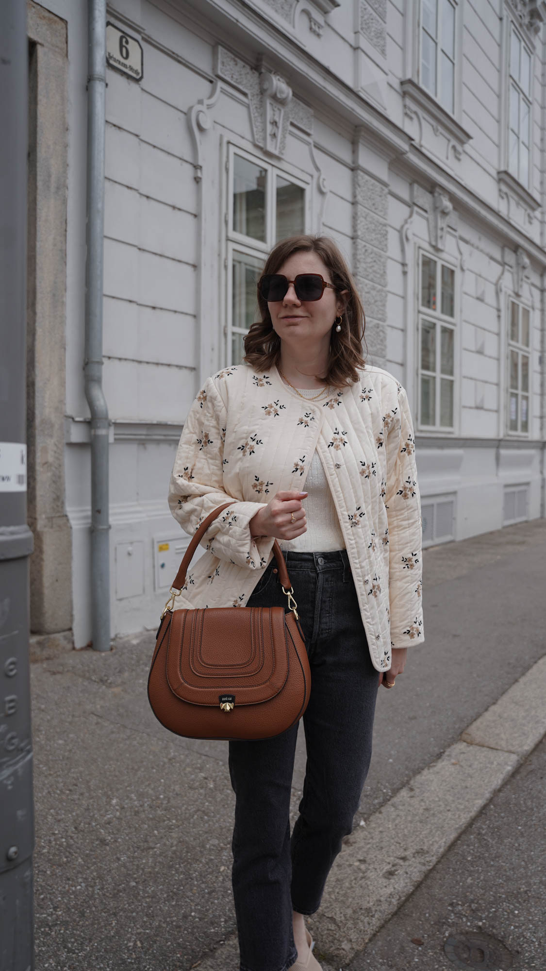 Levi’s jeans 501, sezane shirt, Parttwo jacket, vivaia ballerinas, Zoe lu best Buddy bag, spring, outfit, neutral, casual, chic, classy, spring outfit, Frühling, Modetrends 2024