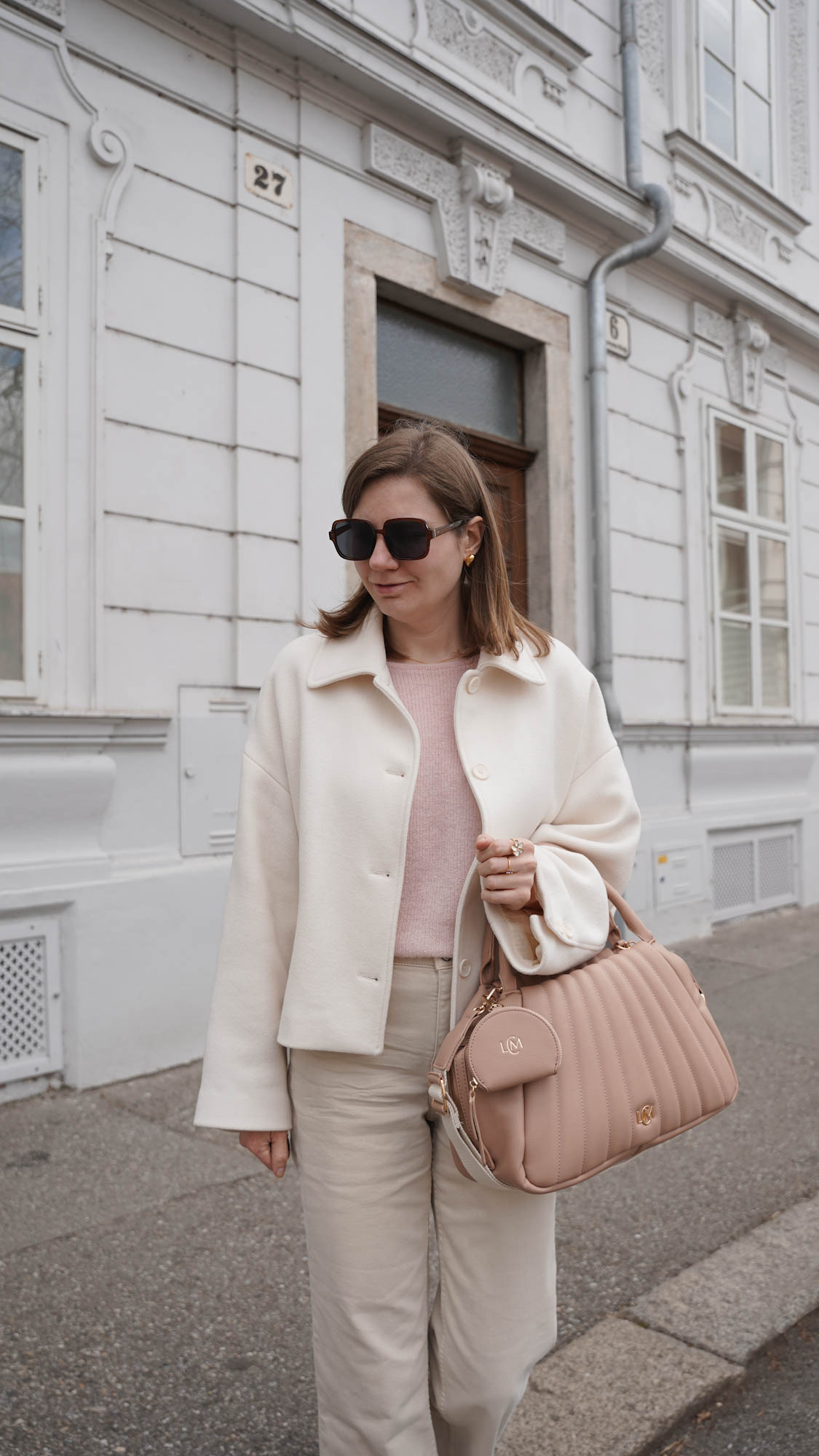 white Zara Jacket, weiße Zara Jacke, sezane gaspard light pink, knitwear, beige Jeans