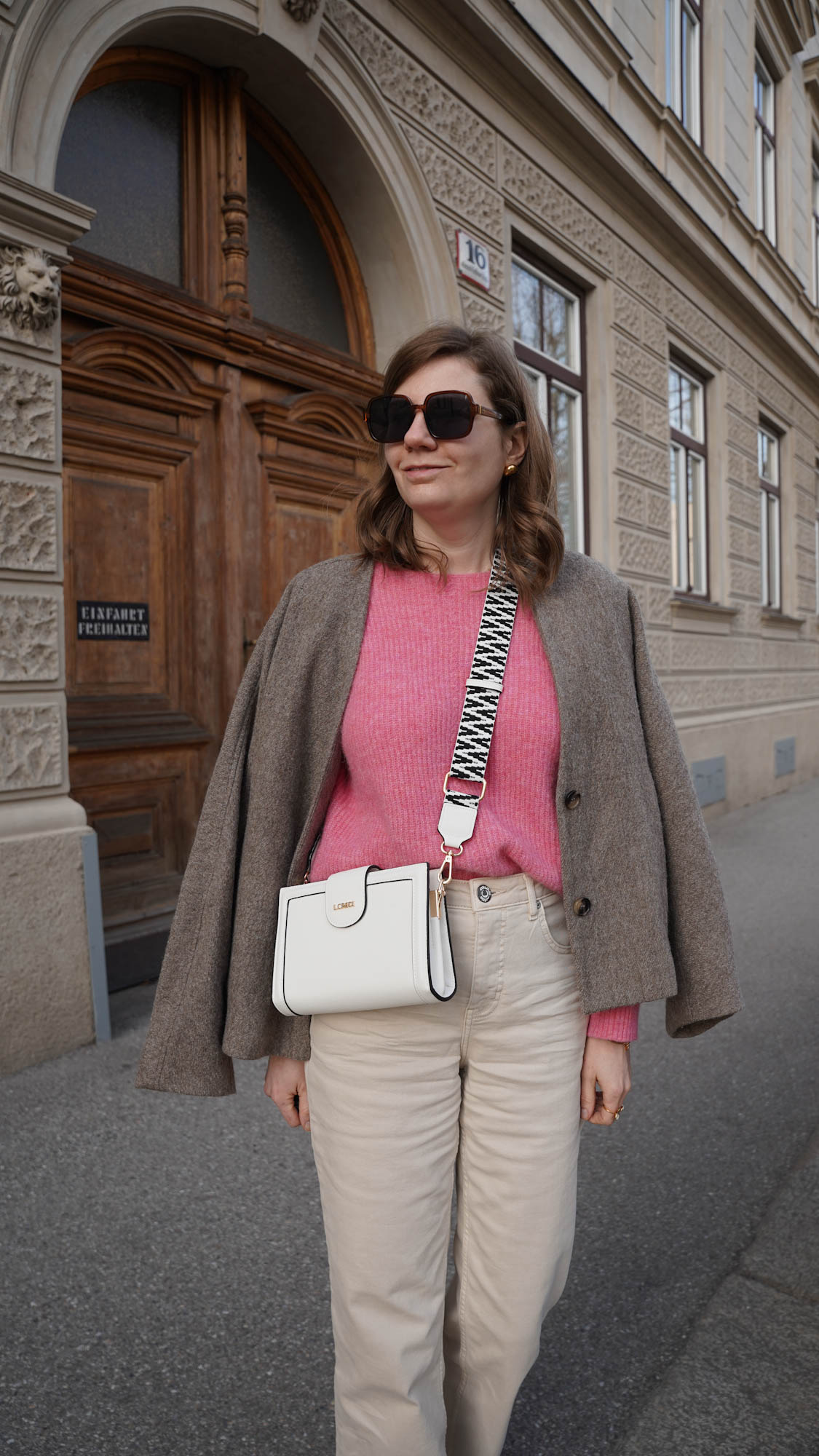 Sezane, Pullover, sweater, knitwear, pink, beige jeans, straight jeans, ballerinas, white bag, casual, streetstyle, blog