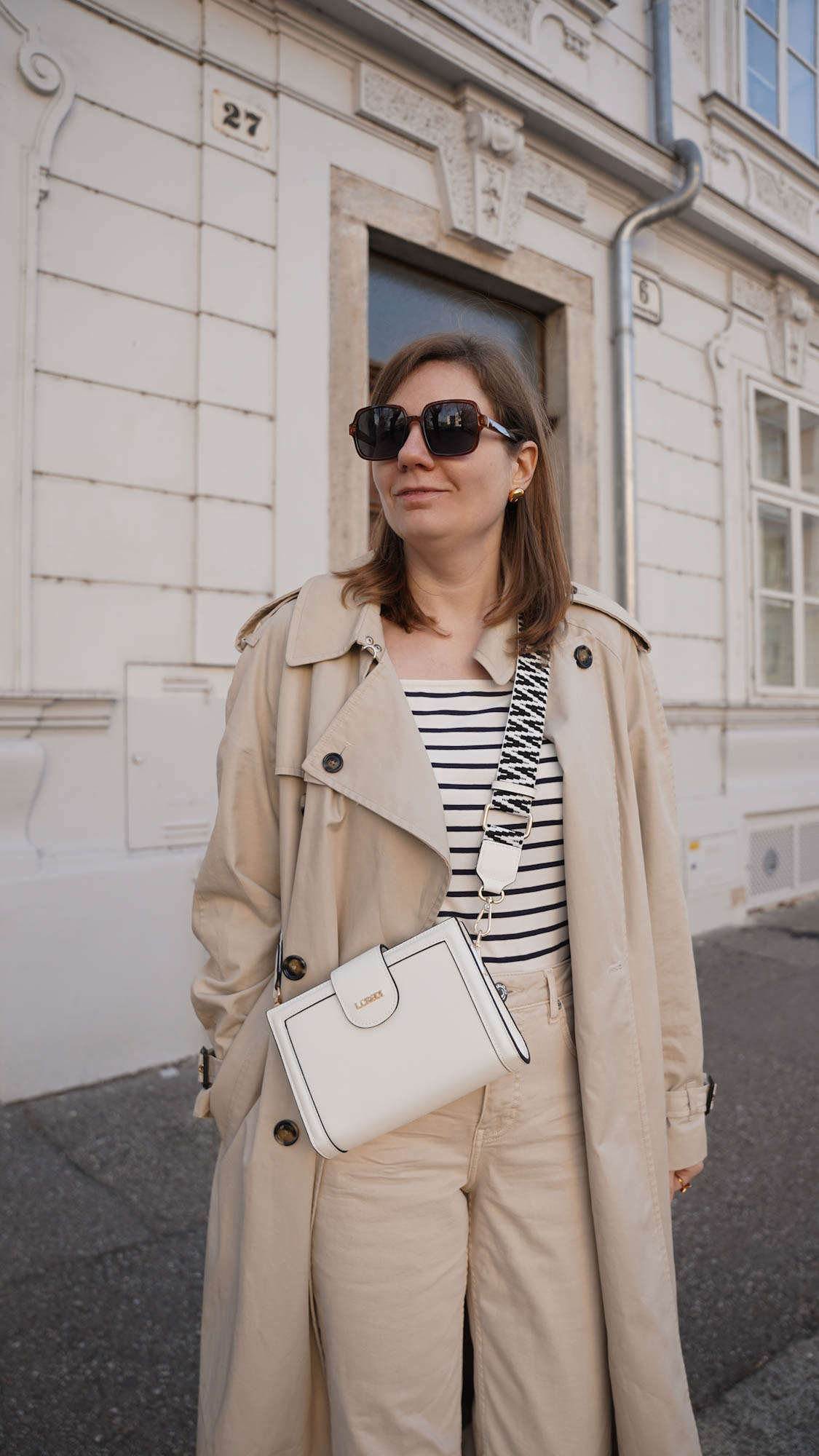 Beige Trenchcoat, s.oliver Streifenshirt, beige Jeans, straight Jeans, spring outfit