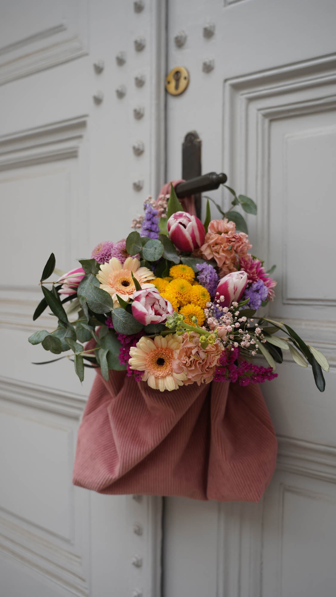 Flower bouquet, Blumenstrauß, sezane bag 