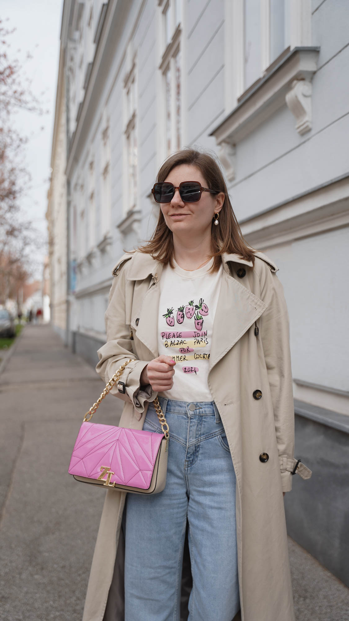 Trenchcoat, Balzac T-Shirt, Shirt, Zoe lu pink bag spring outfit