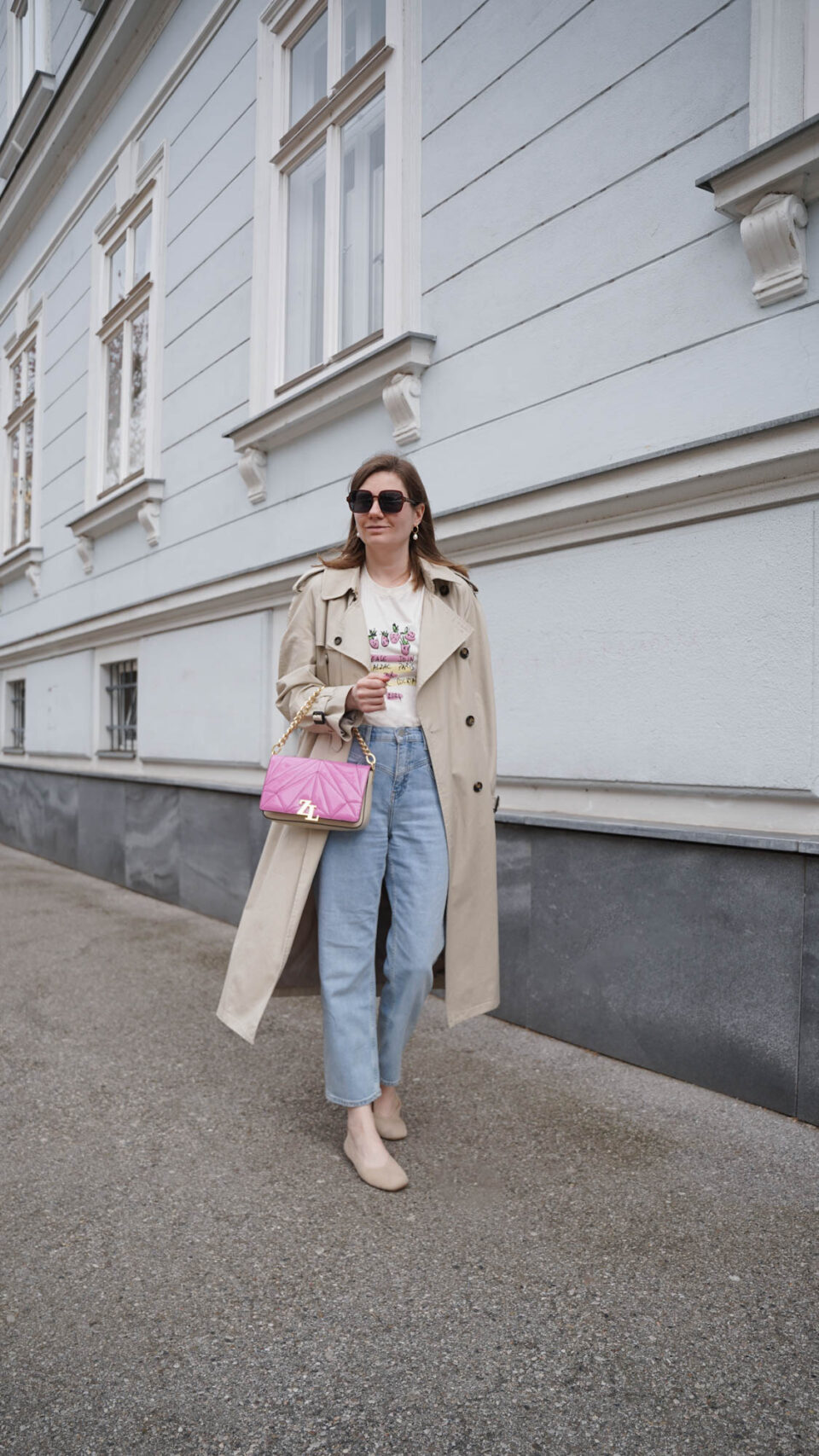 Trenchcoat, Balzac T-Shirt, Shirt, Zoe lu pink bag spring outfit