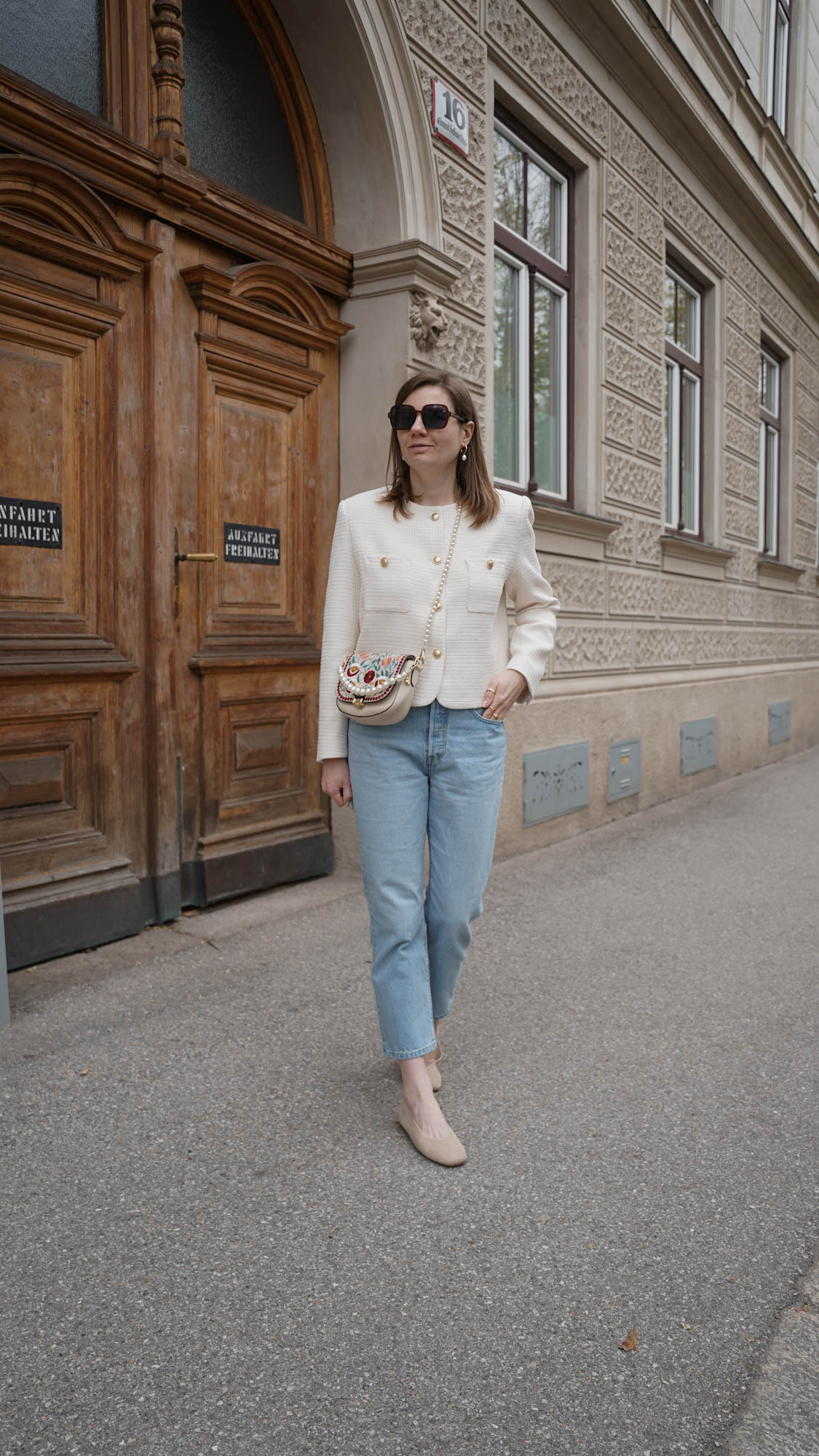 Sassy classy SassyClassy cardigan Strickjacke blazer boucle off white goldene Knöpfe jeans Levi’s