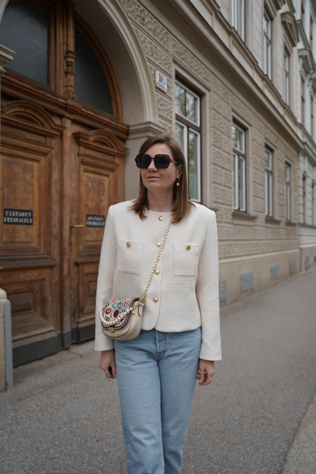 Sassy classy SassyClassy cardigan Strickjacke blazer boucle off white goldene Knöpfe jeans Levi’s