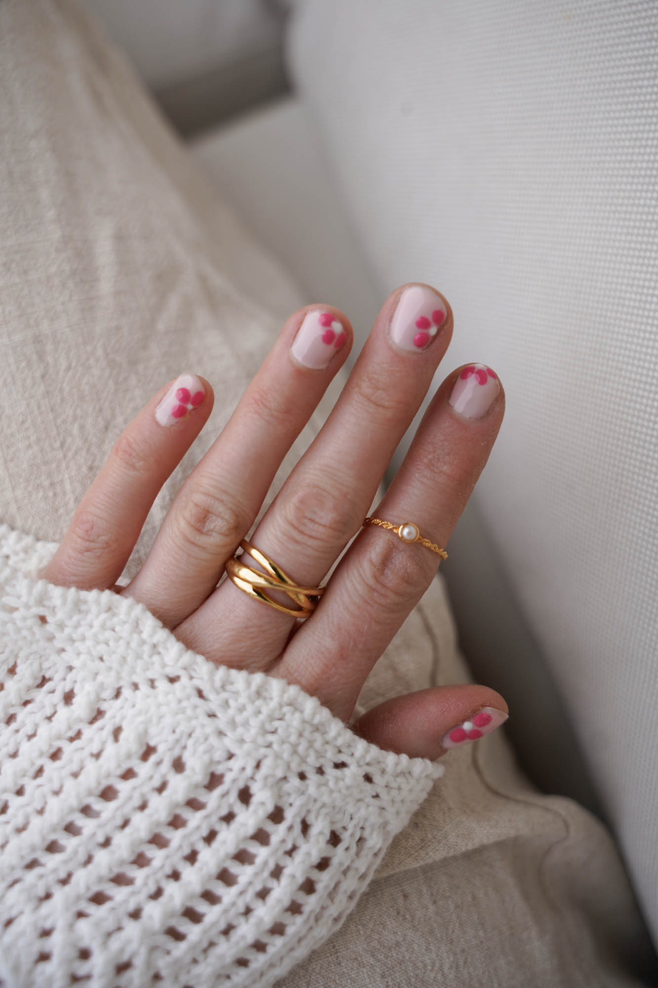 Flower nails, spring nails pink nails nude nails nail design nail art Alessandro Striplac