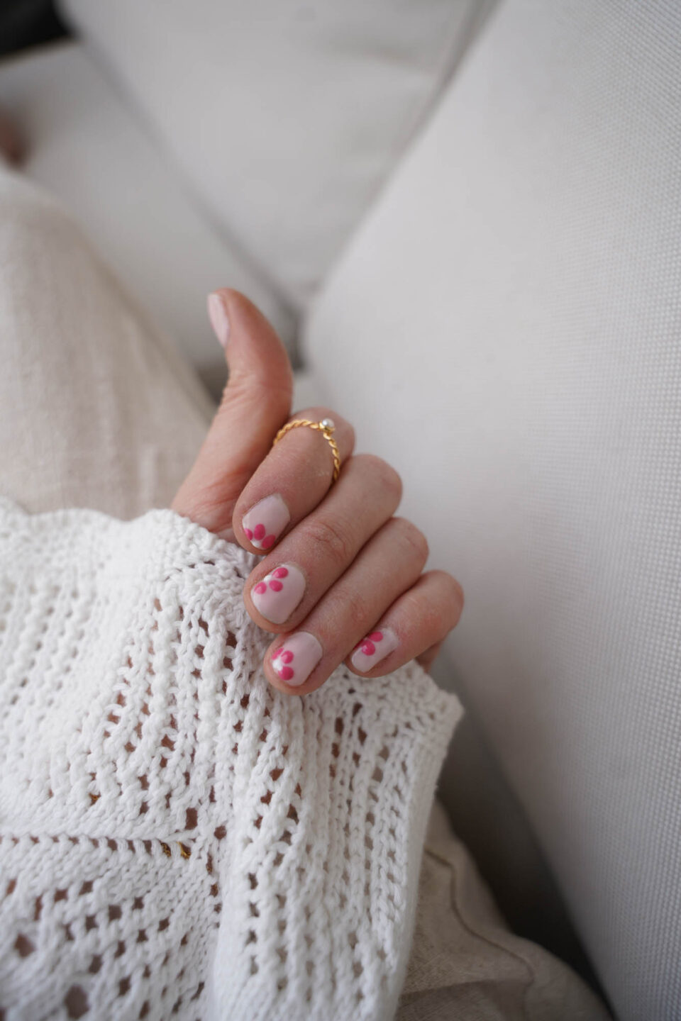 Flower nails, spring nails pink nails nude nails nail design nail art Alessandro Striplac